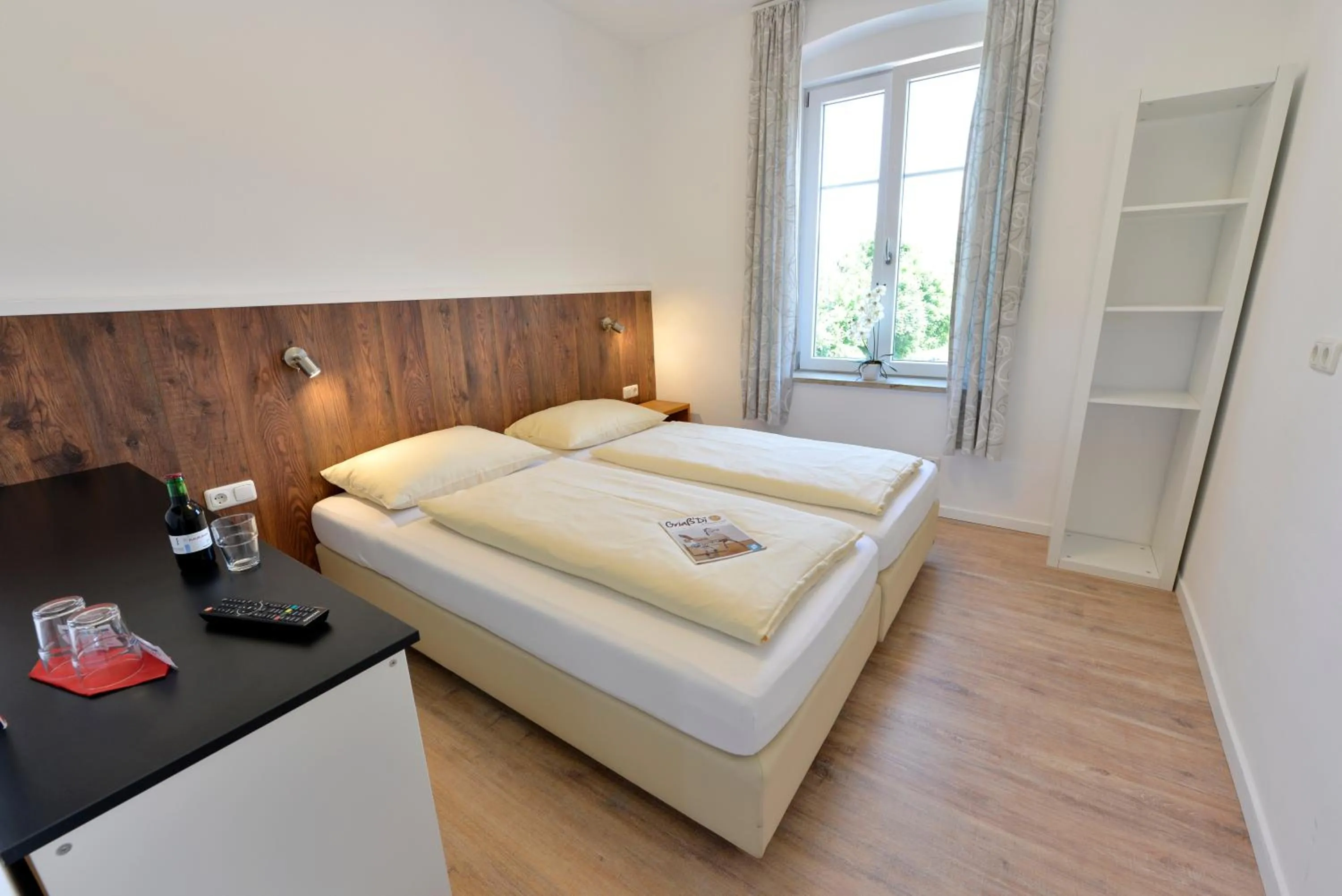 Photo of the whole room, Bed in Hotel Garni Pension Gambrinus