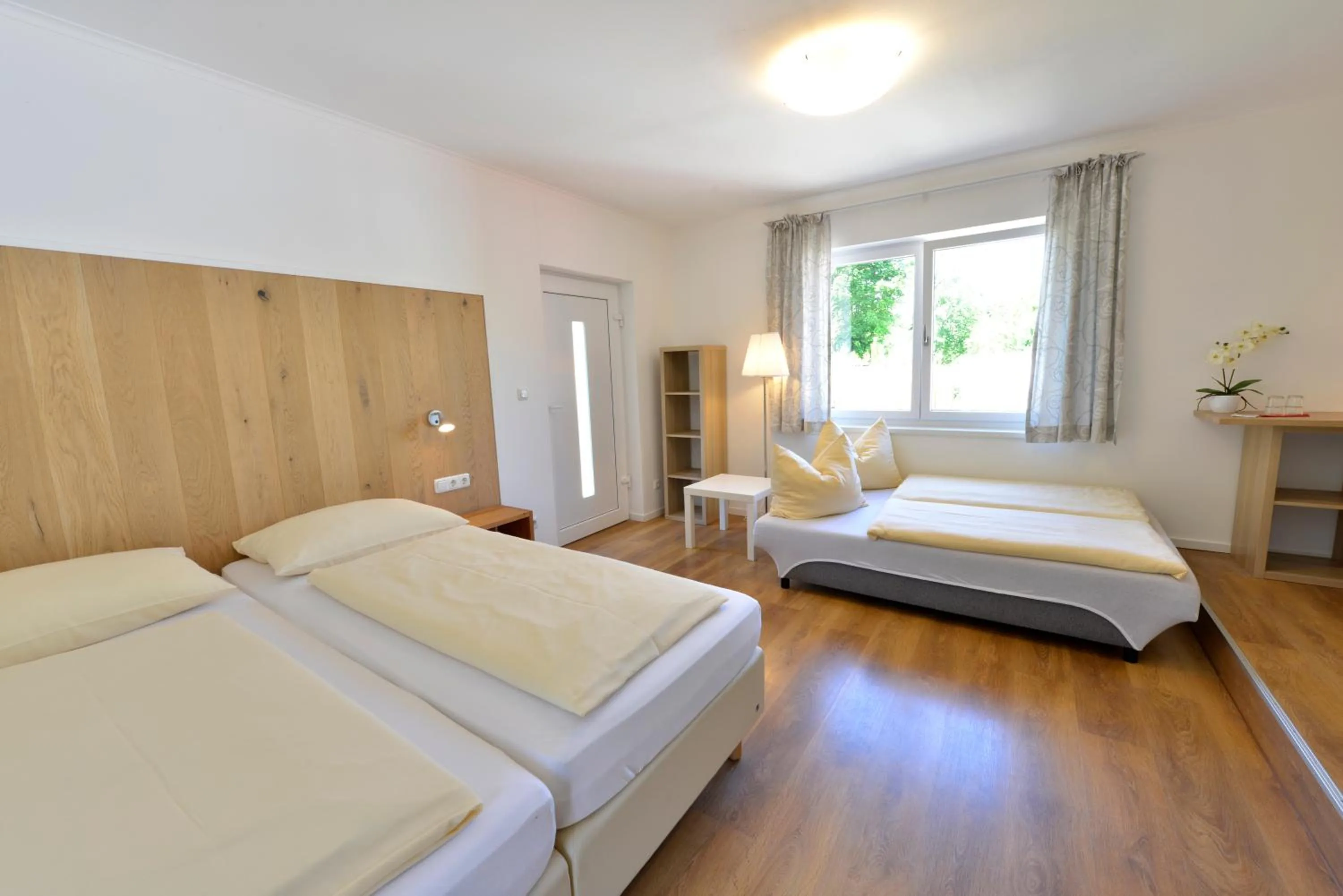 Photo of the whole room, Bed in Hotel Garni Pension Gambrinus