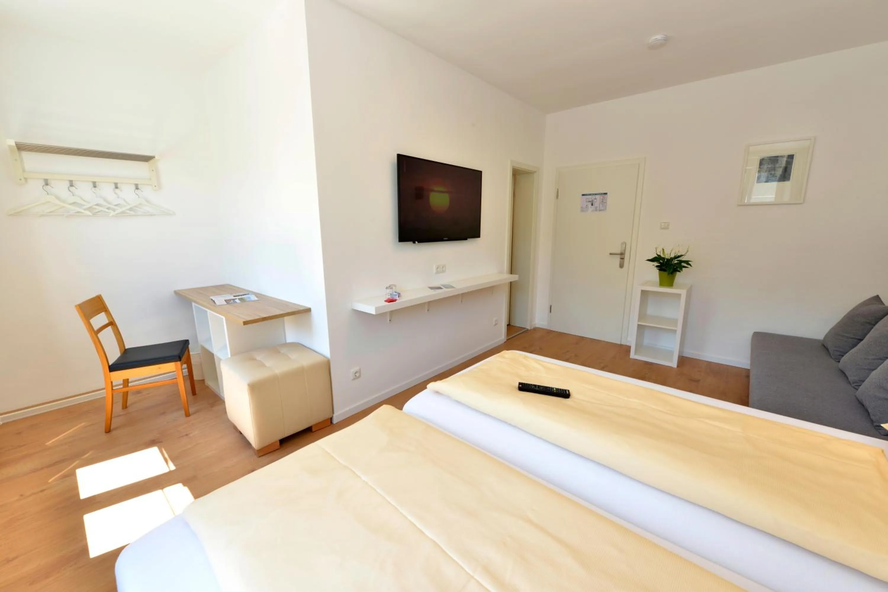 Photo of the whole room, Bed in Hotel Garni Pension Gambrinus