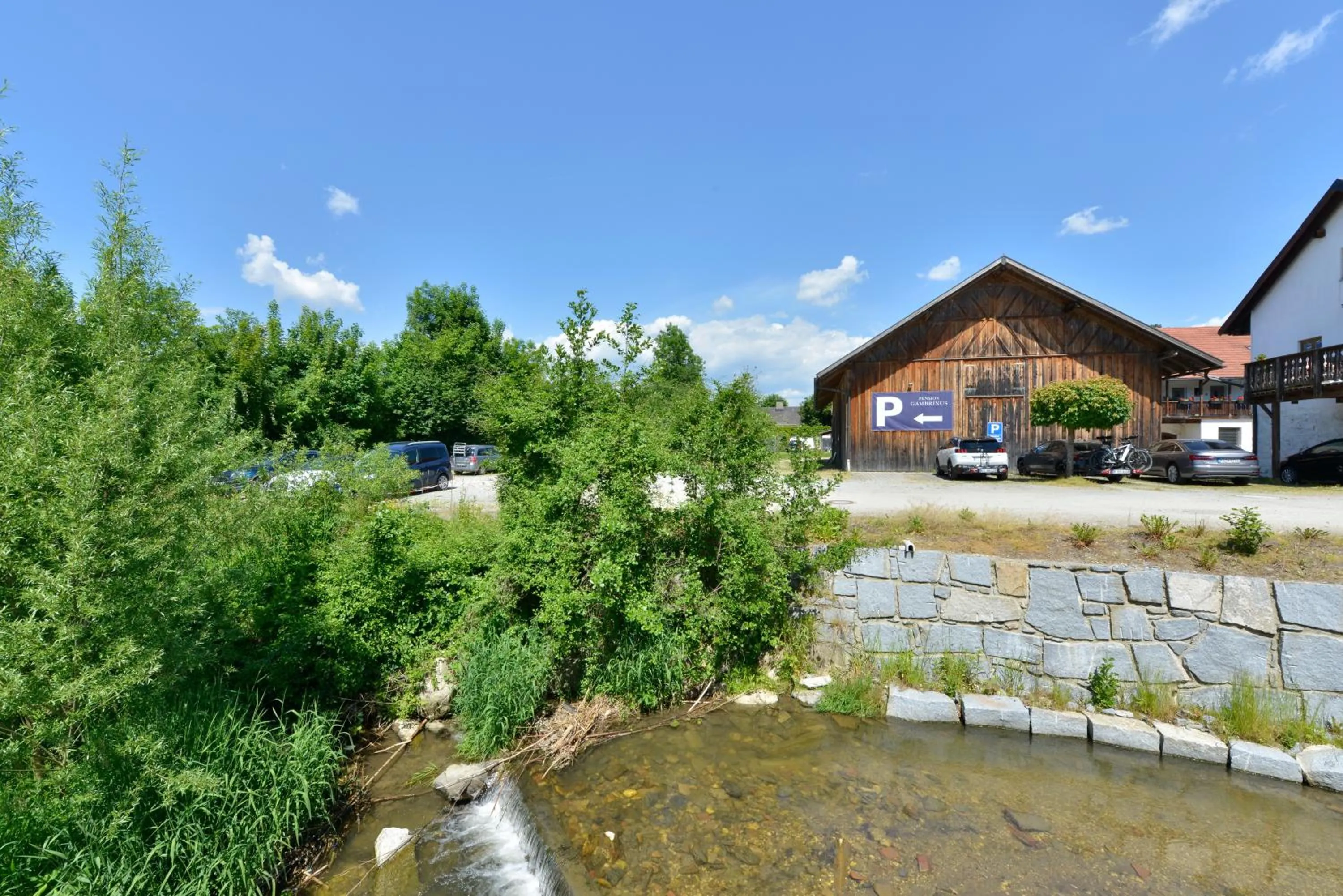 Parking in Hotel Garni Pension Gambrinus