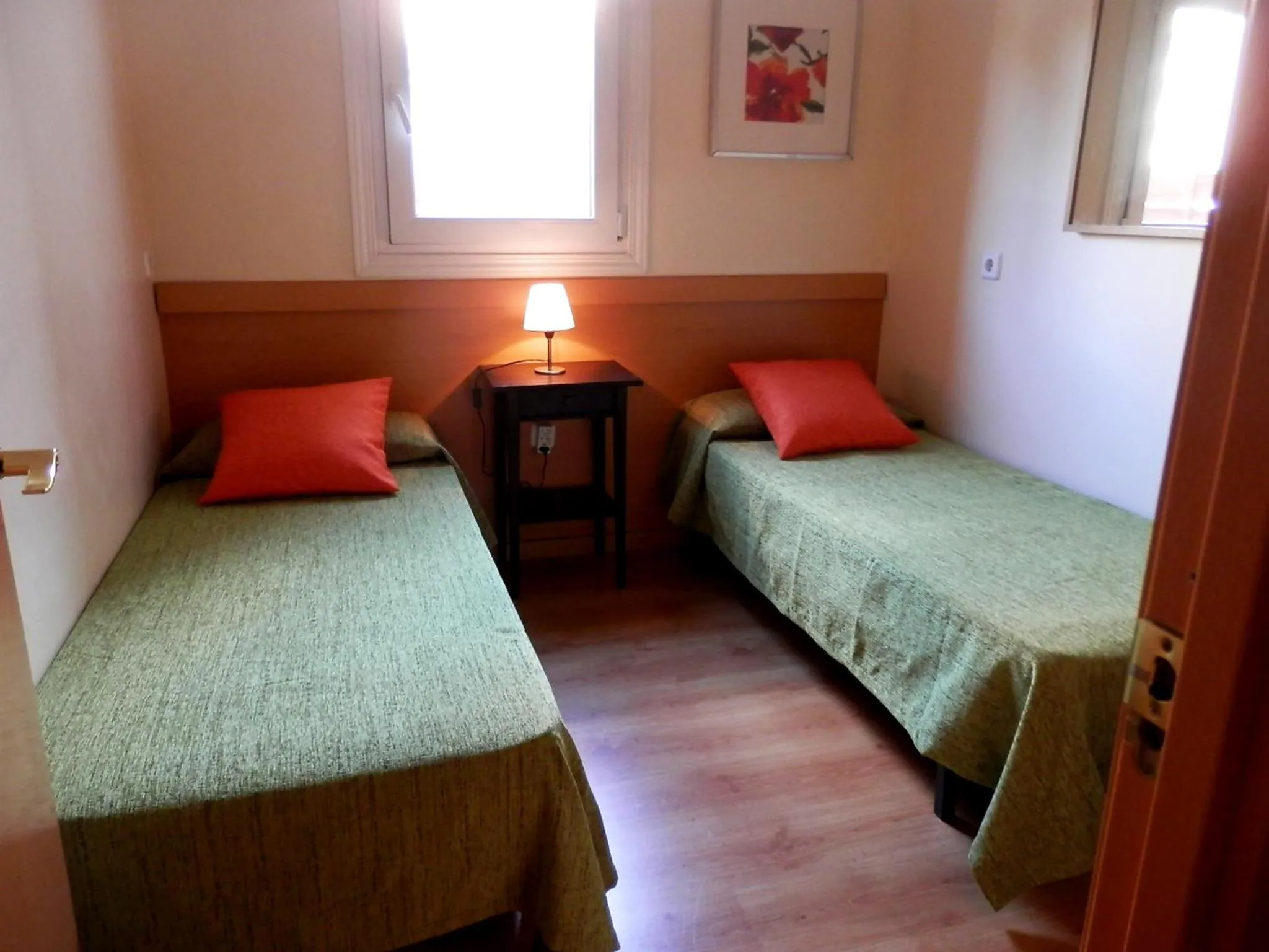 Photo of the whole room, Bed in Barcelona Central Garden Hostal