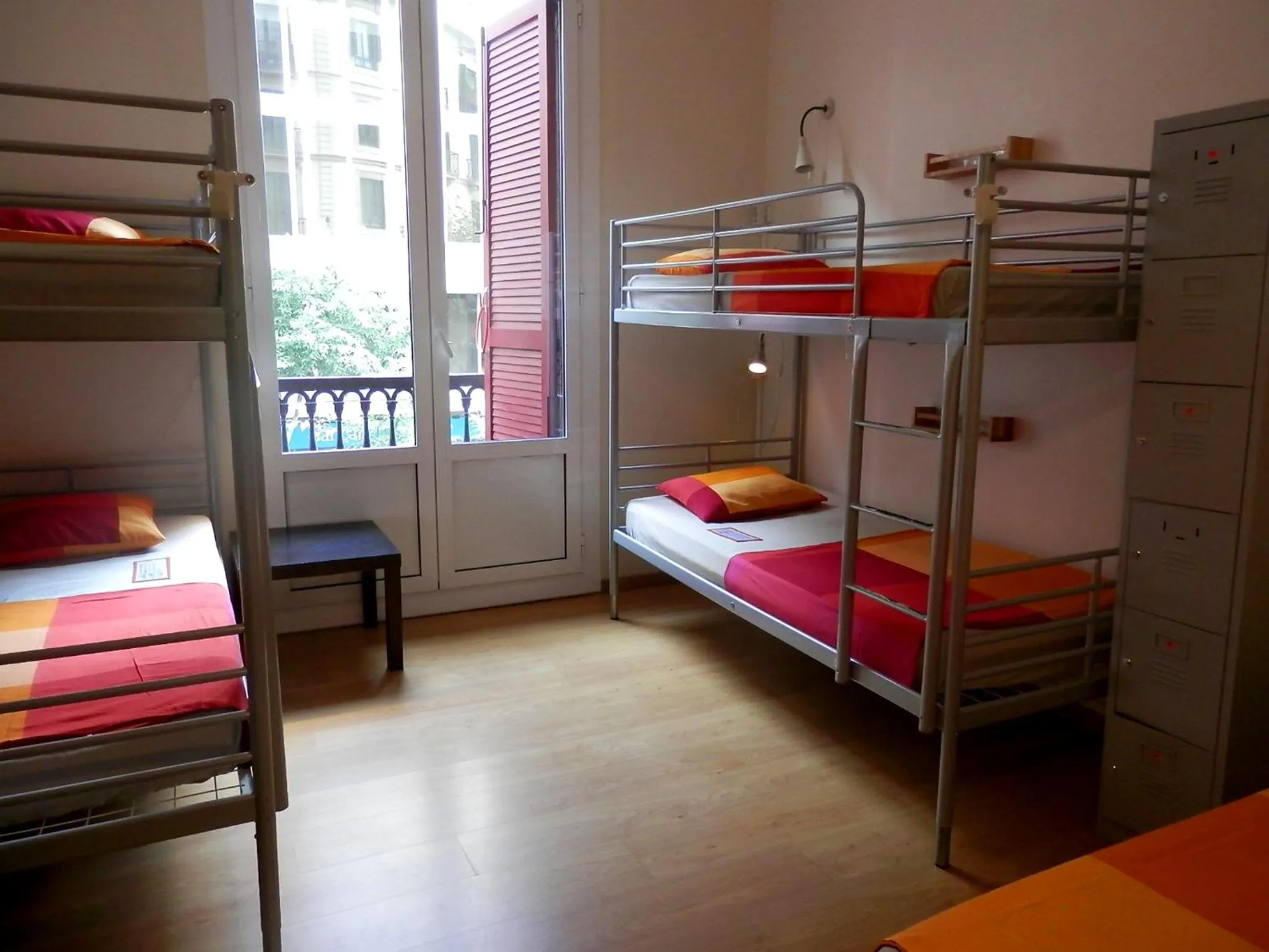 Photo of the whole room, Bed in Barcelona Central Garden Hostal