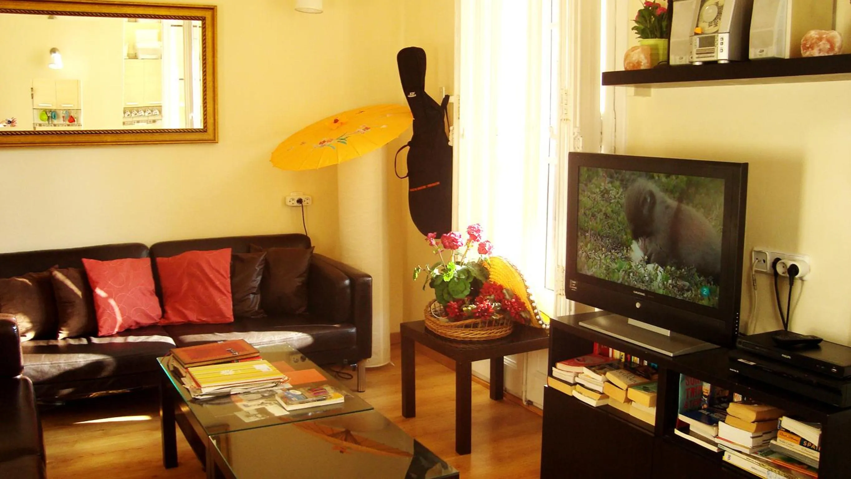 TV and multimedia in Barcelona Central Garden Hostal