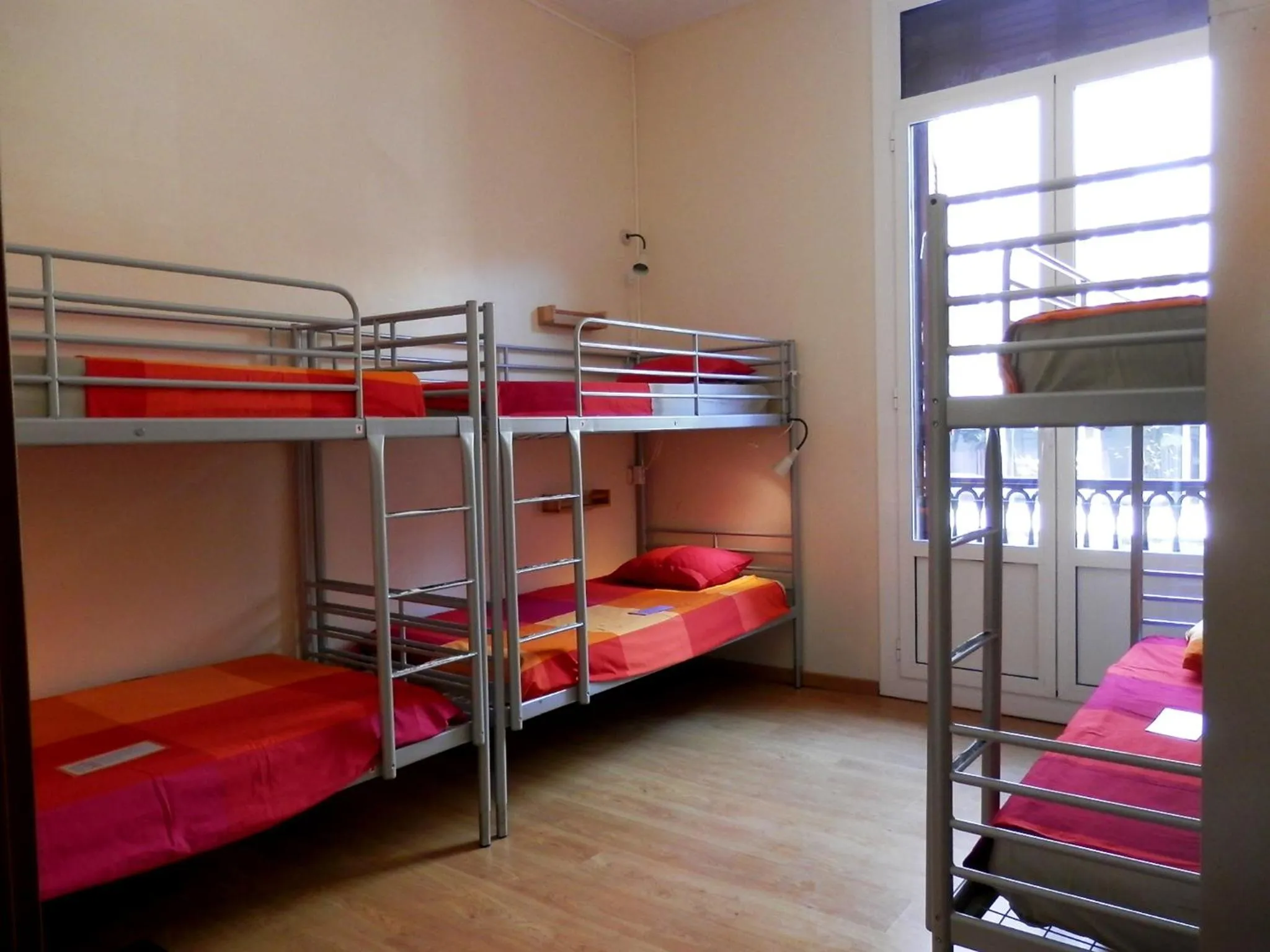 Photo of the whole room, Bed in Barcelona Central Garden Hostal