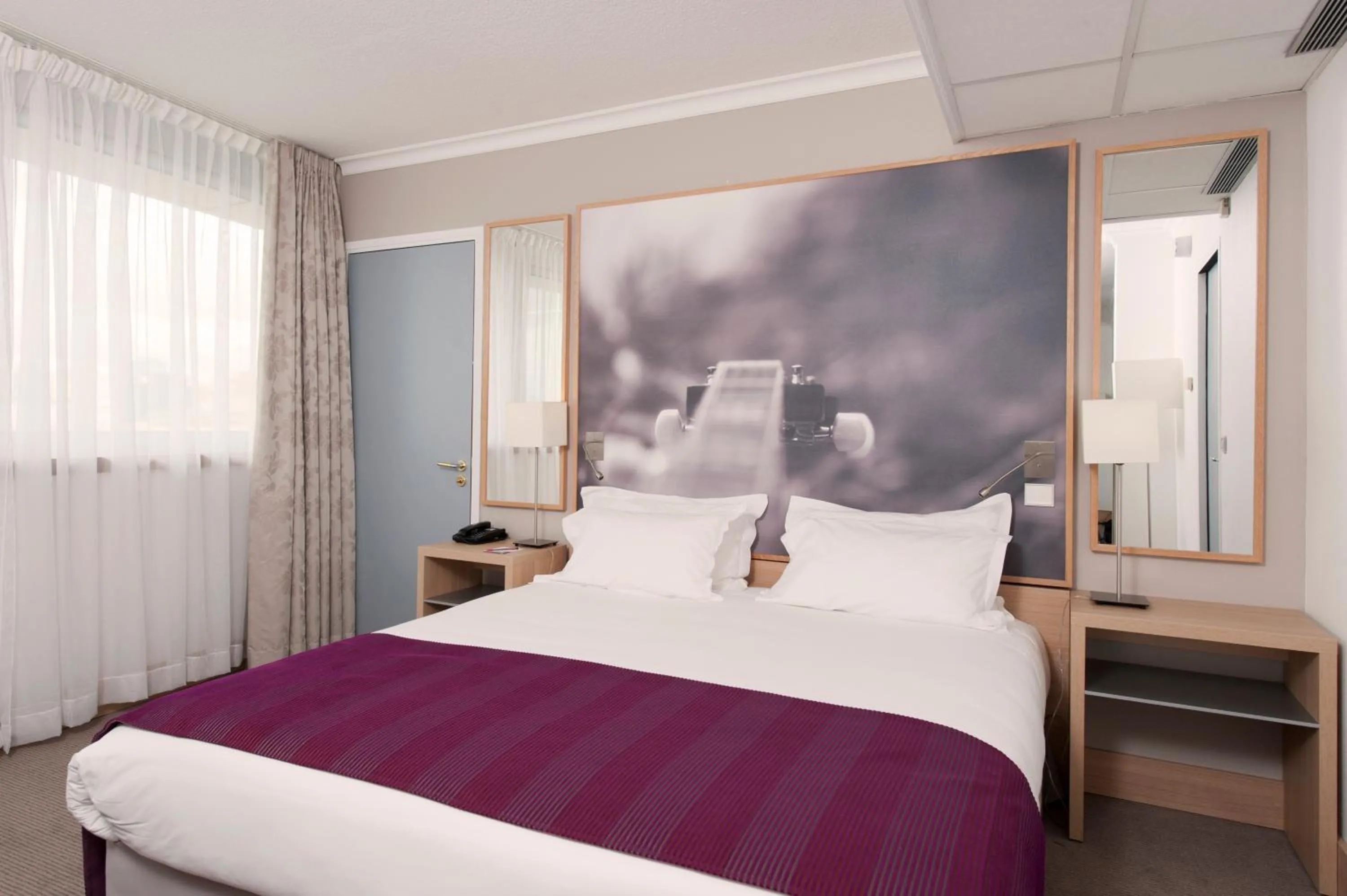 Photo of the whole room, Bed in Mercure Paris 19 Philharmonie La Villette