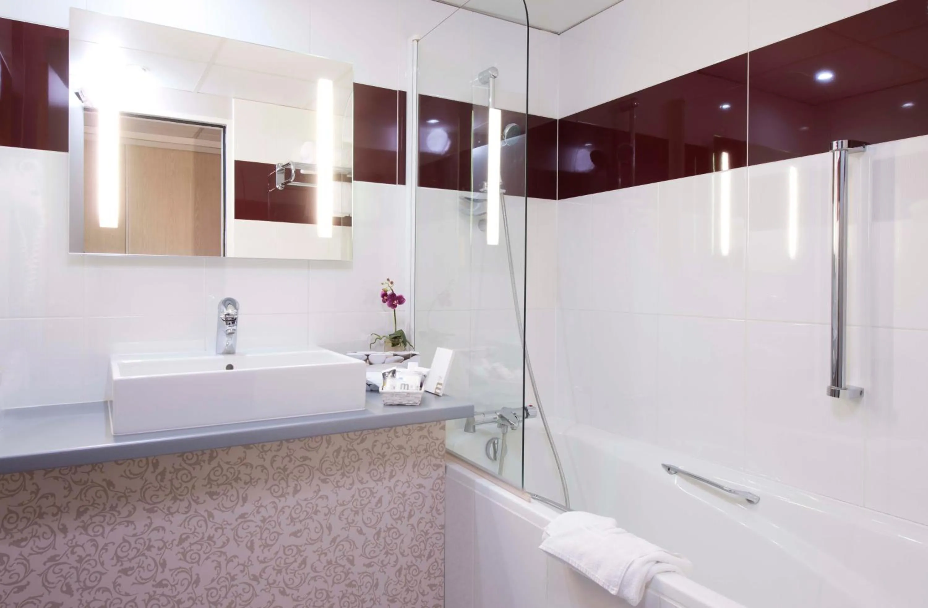 Bathroom in Mercure Paris 19 Philharmonie La Villette