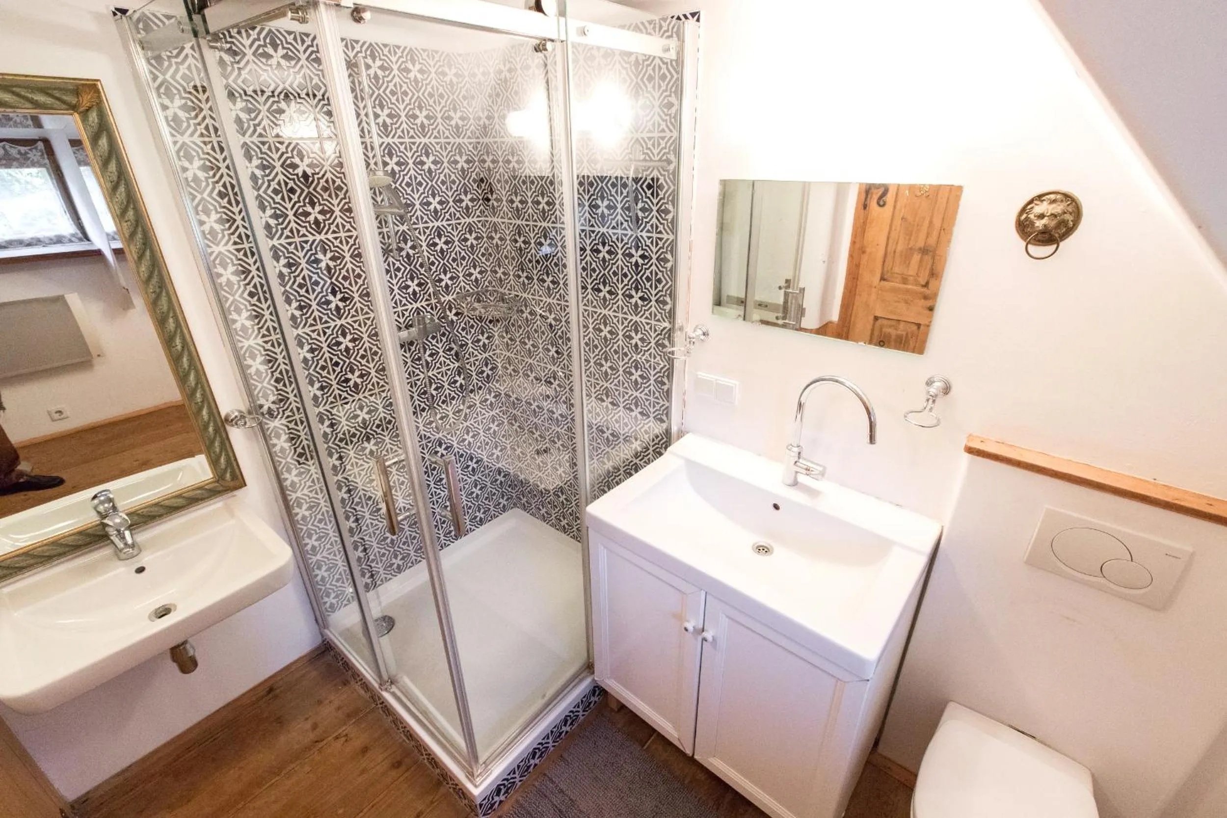 Shower in Chalet Hinterbreiteneben