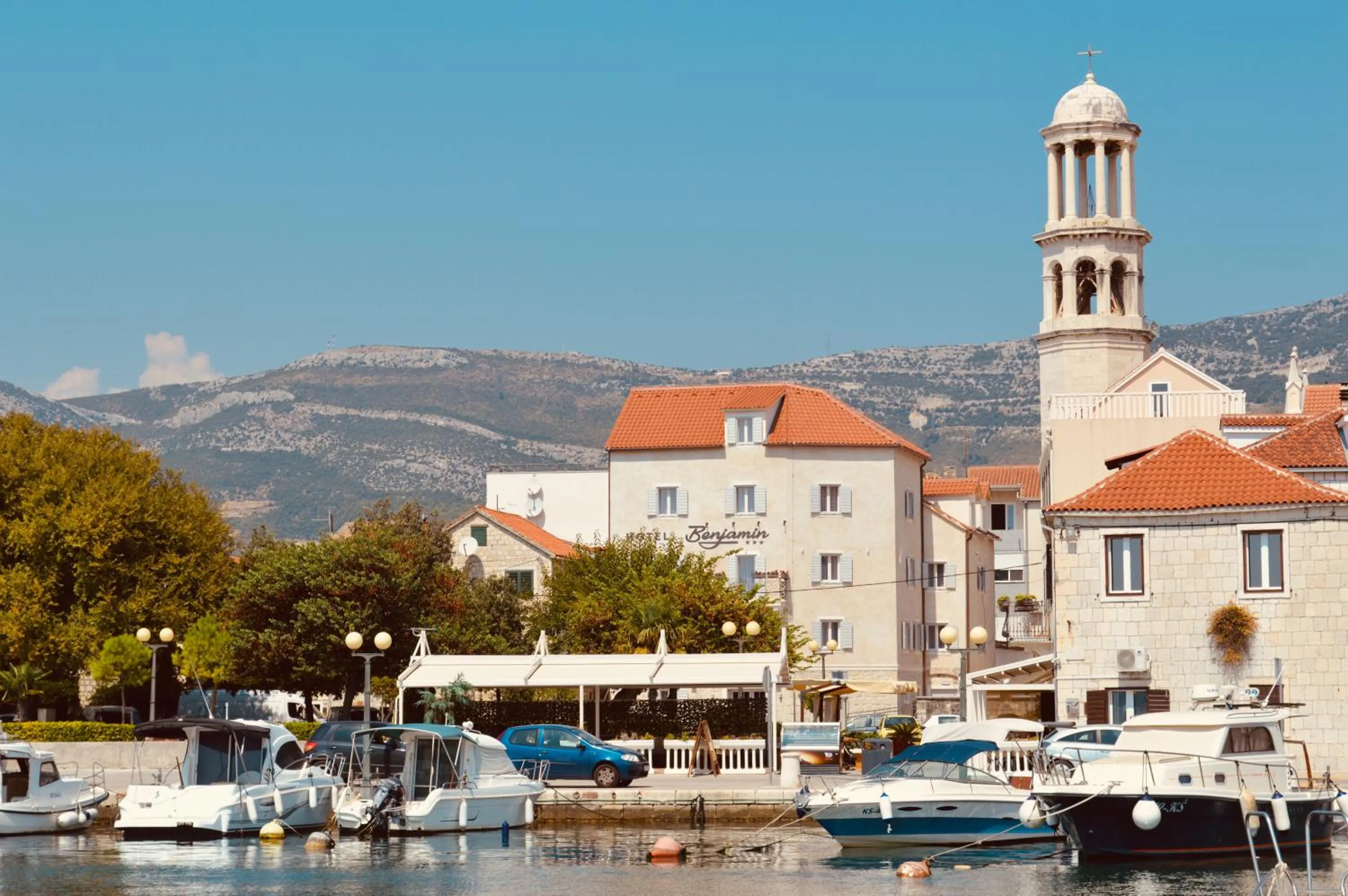 Facade/entrance in Benjamin Hotel