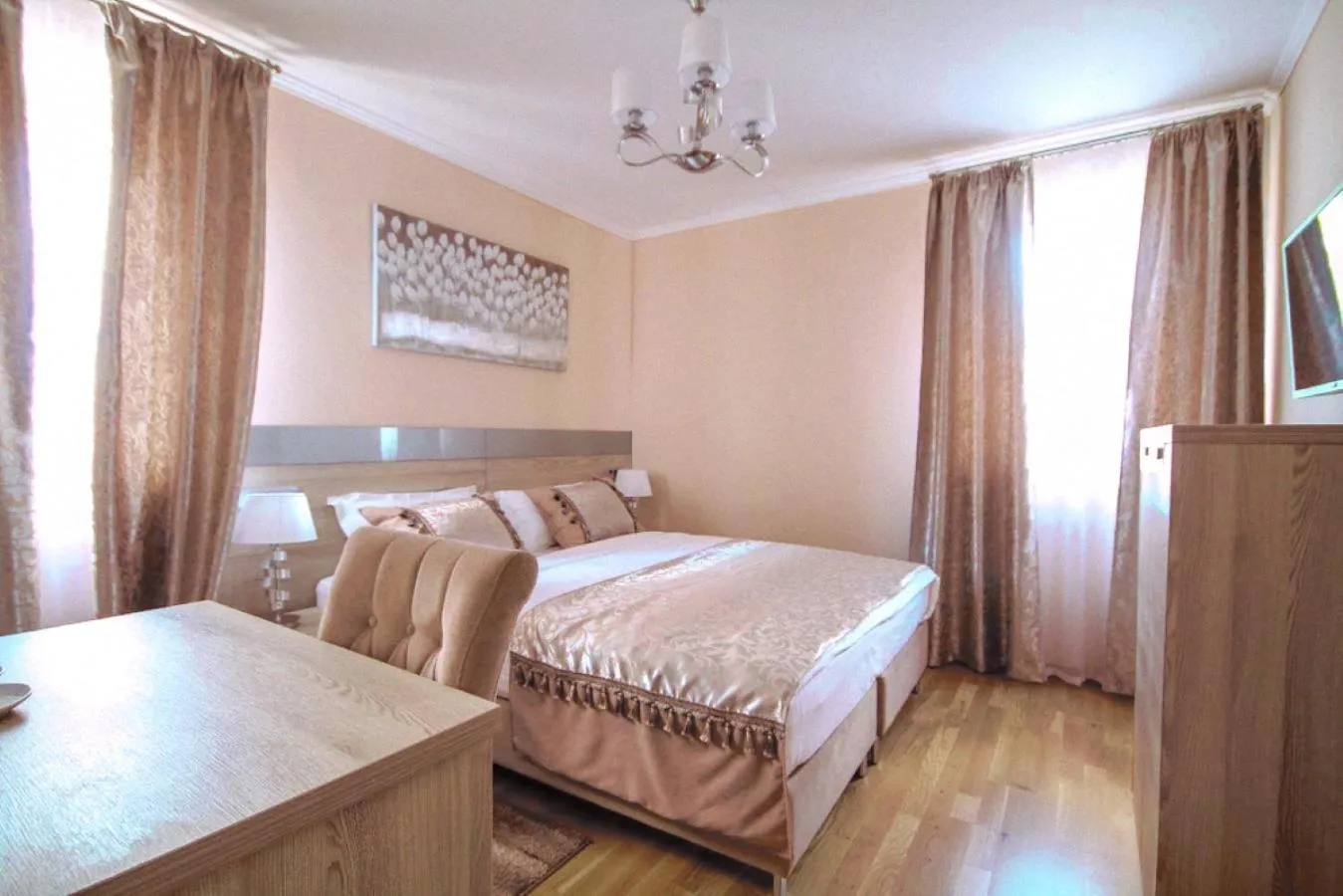 Photo of the whole room, Bed in Benjamin Hotel