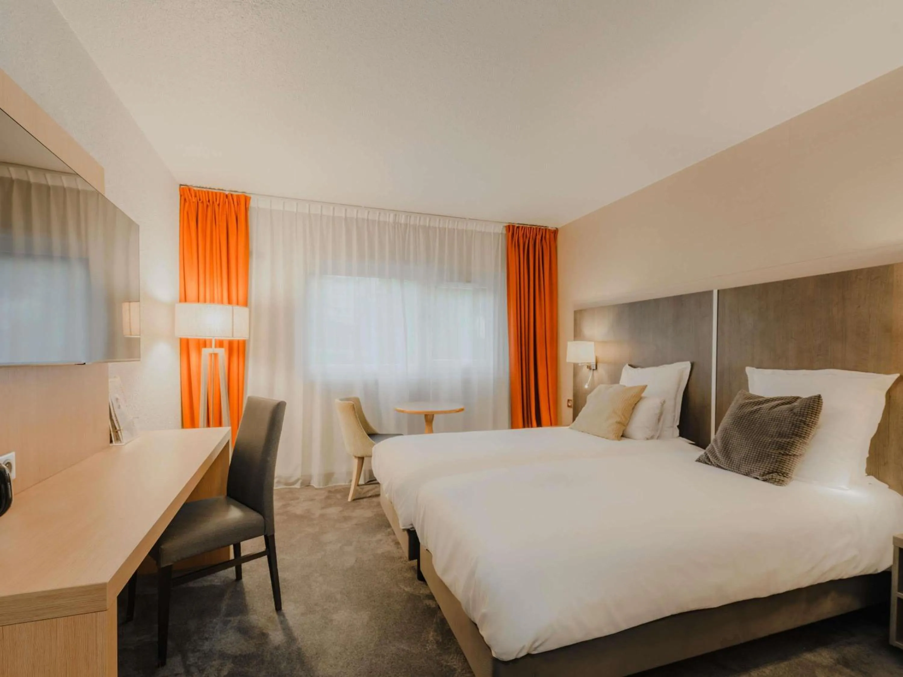 Bedroom, Bed in Mercure Annecy Sud