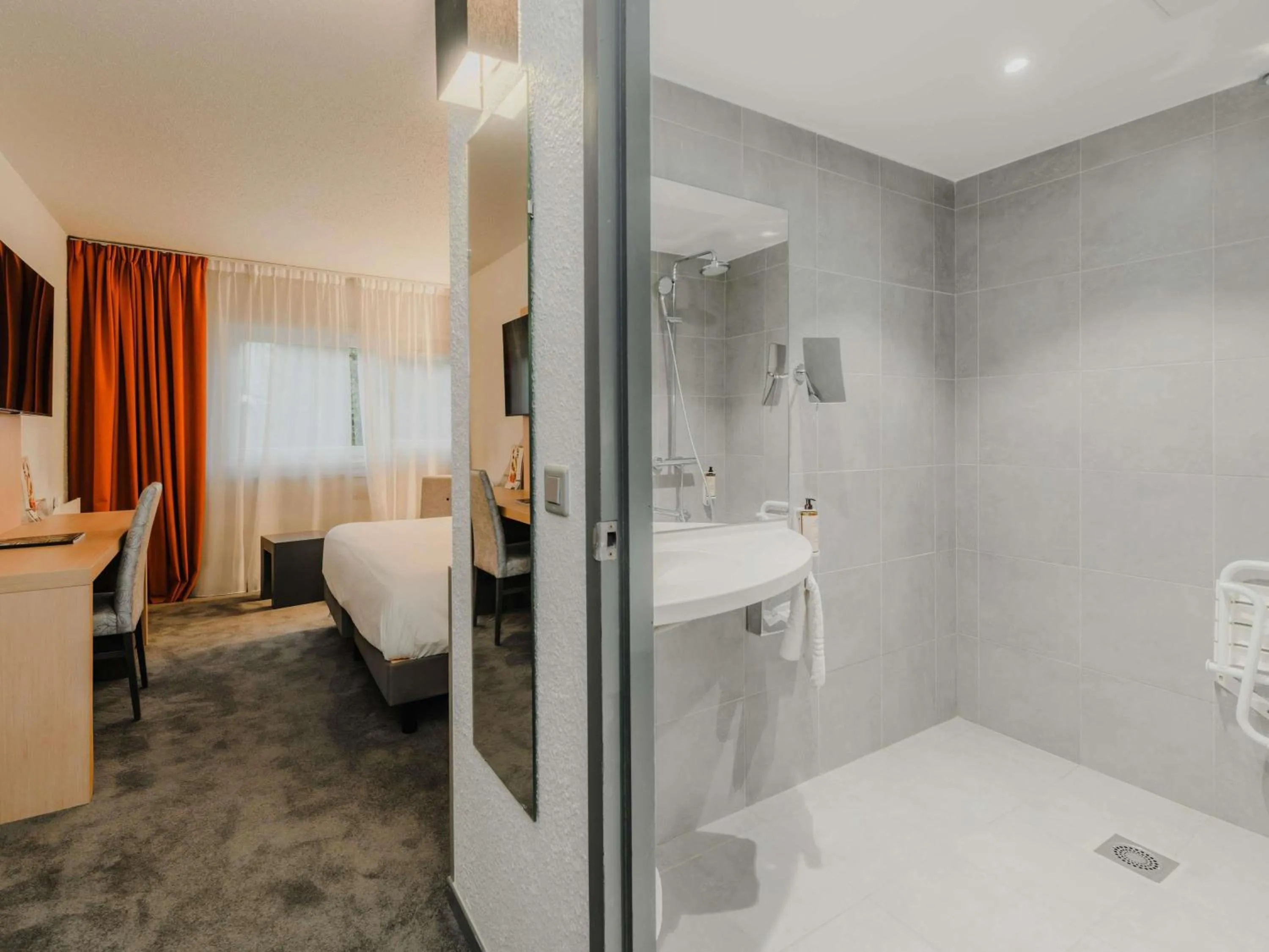 Bedroom, Bed in Mercure Annecy Sud