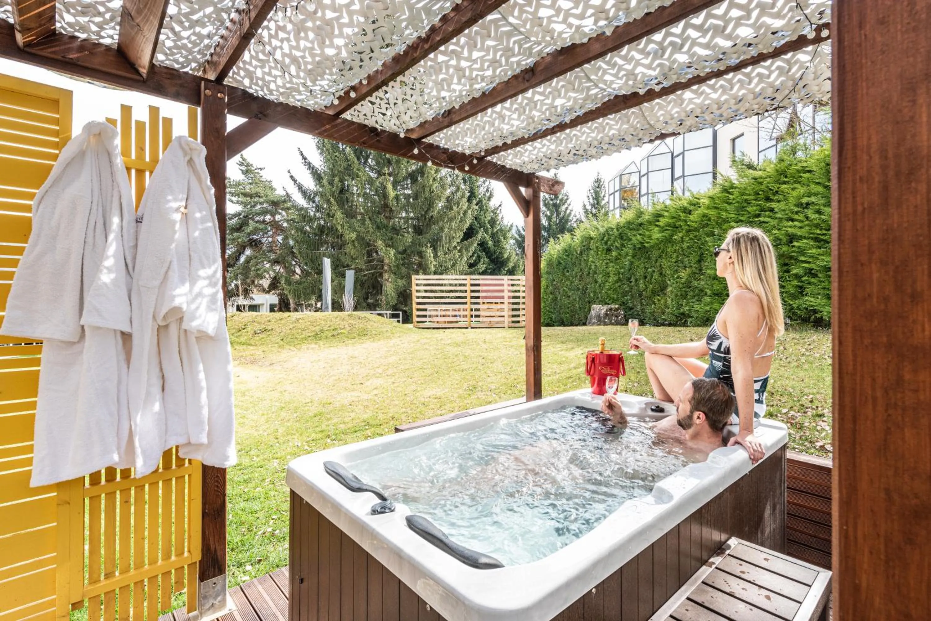 Hot Tub in Mercure Annecy Sud