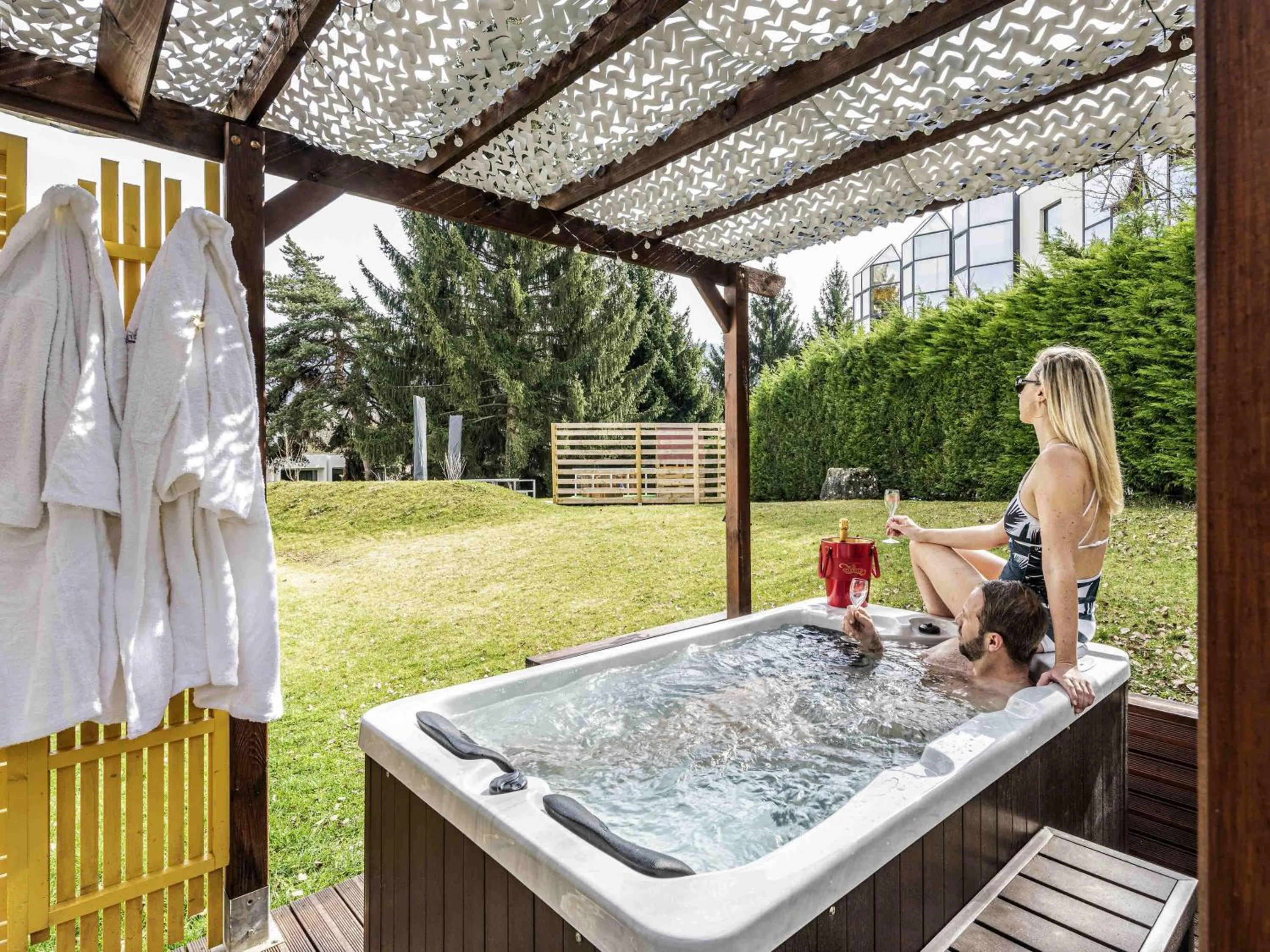 Bedroom in Mercure Annecy Sud