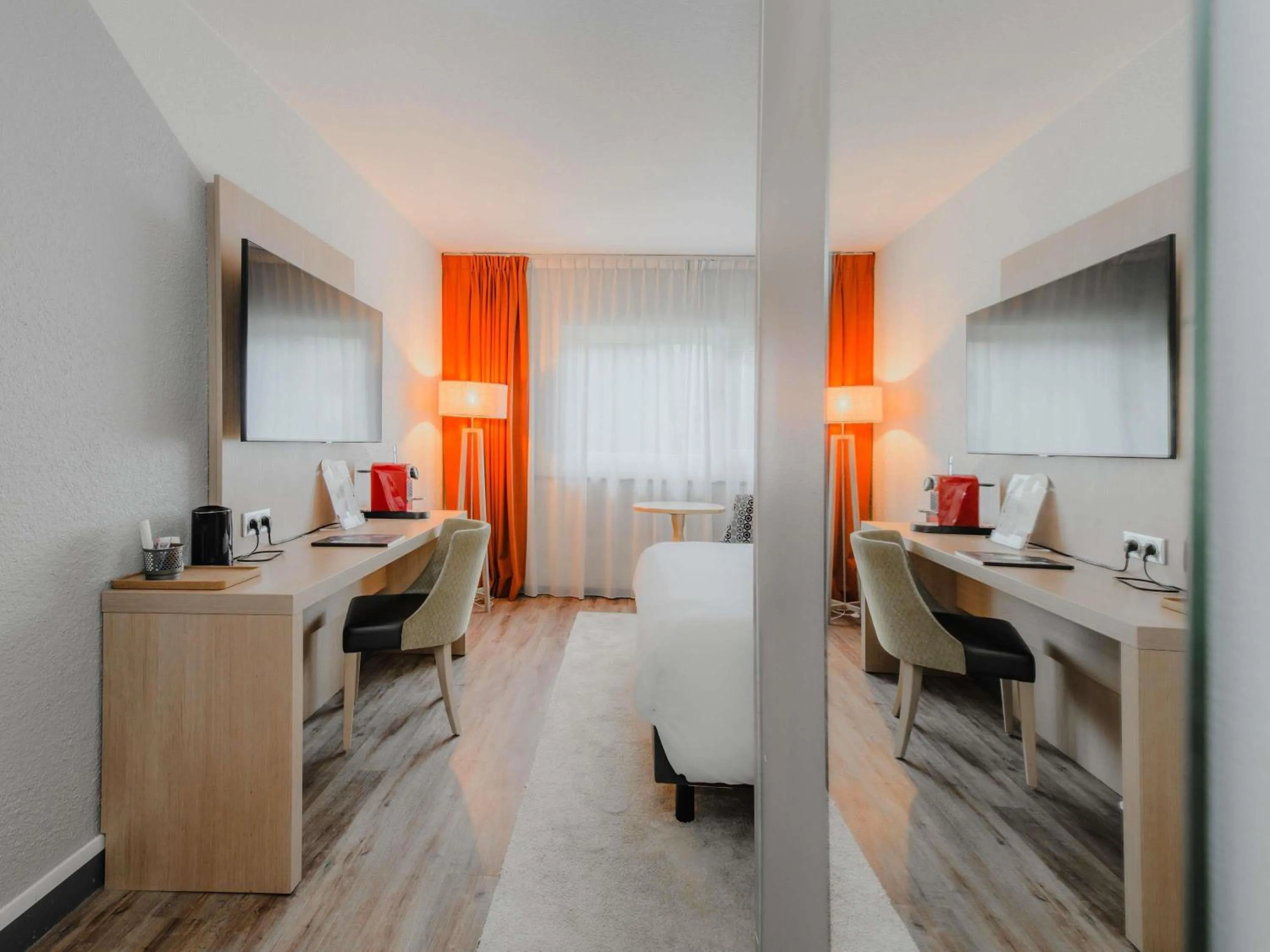 Bedroom in Mercure Annecy Sud