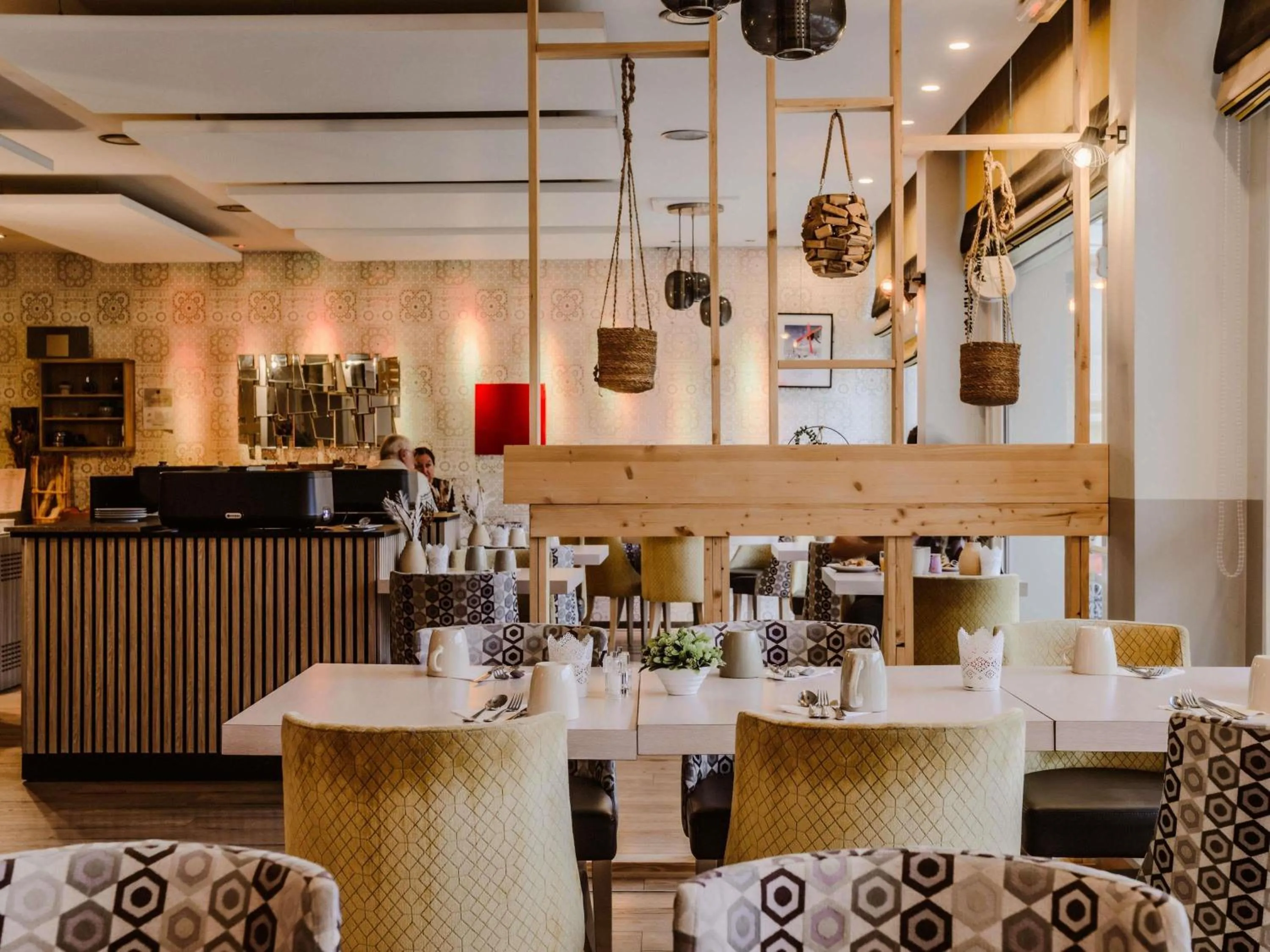 Restaurant/places to eat in Mercure Annecy Sud