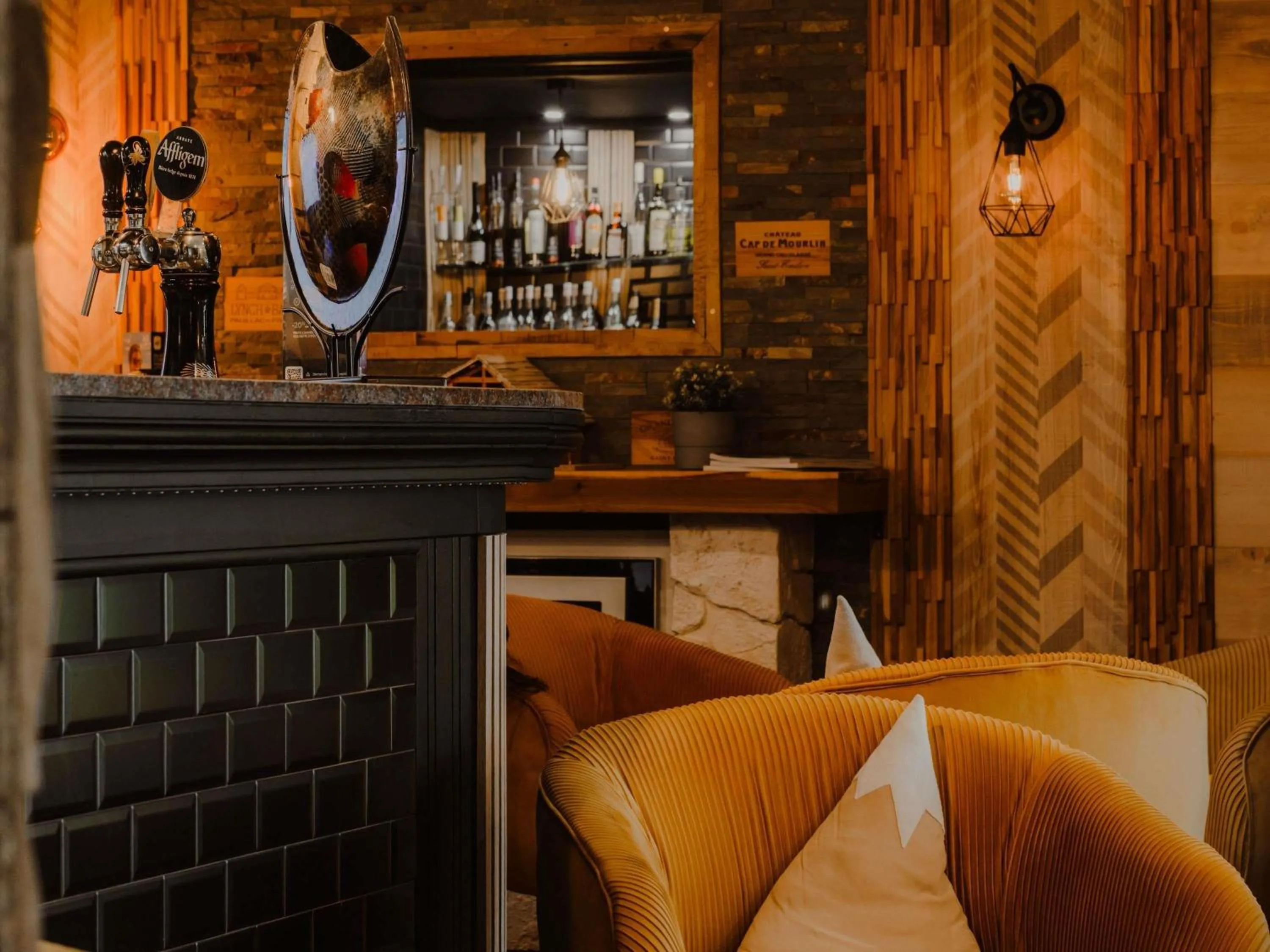 Lounge or bar in Mercure Annecy Sud