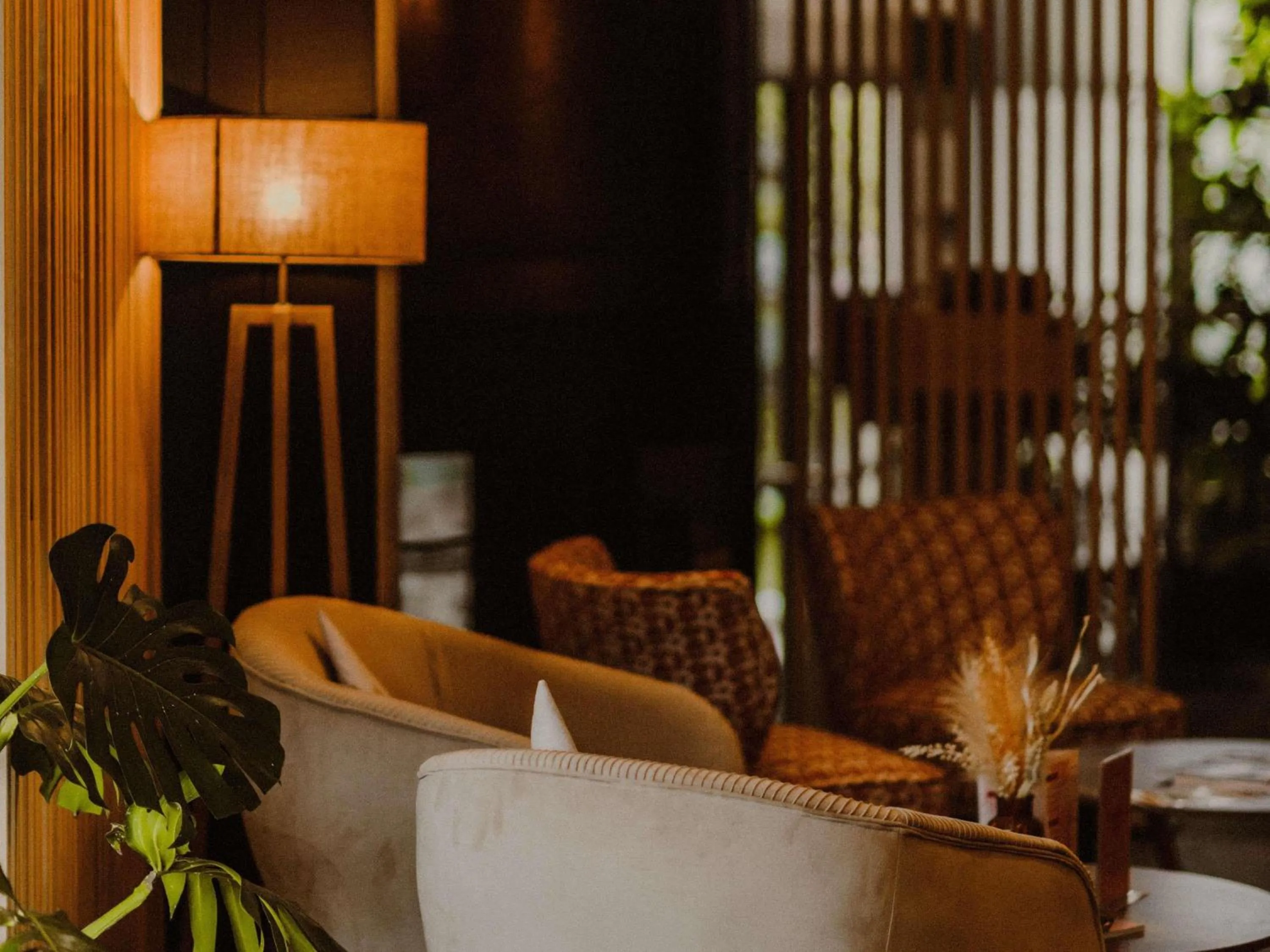 Lounge or bar in Mercure Annecy Sud