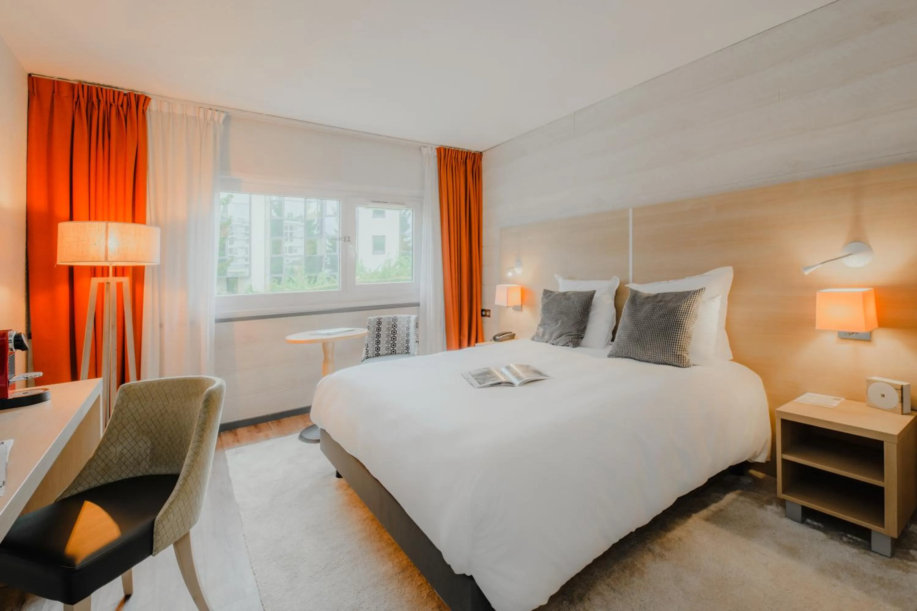 Bed in Mercure Annecy Sud