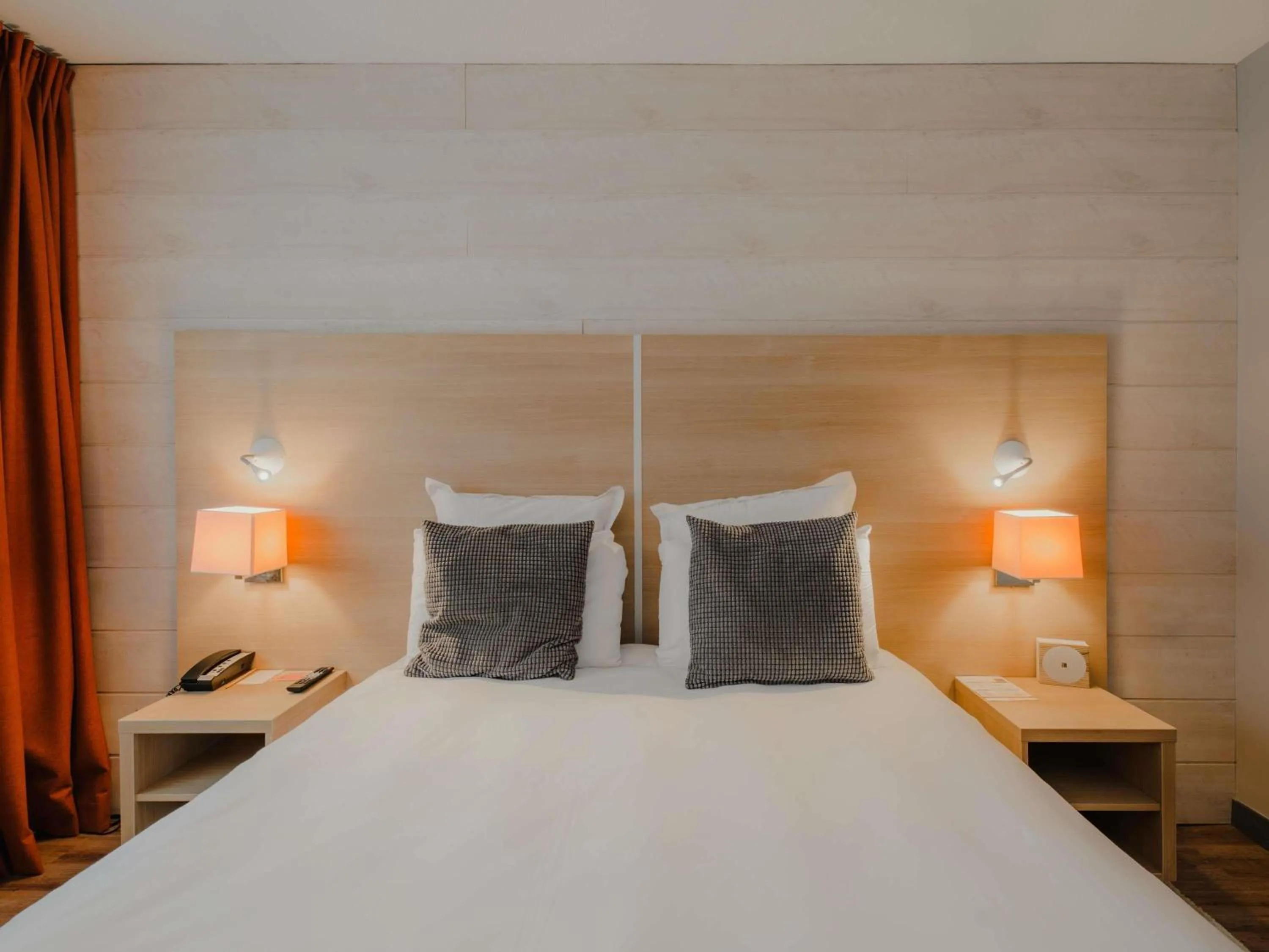 Bedroom, Bed in Mercure Annecy Sud