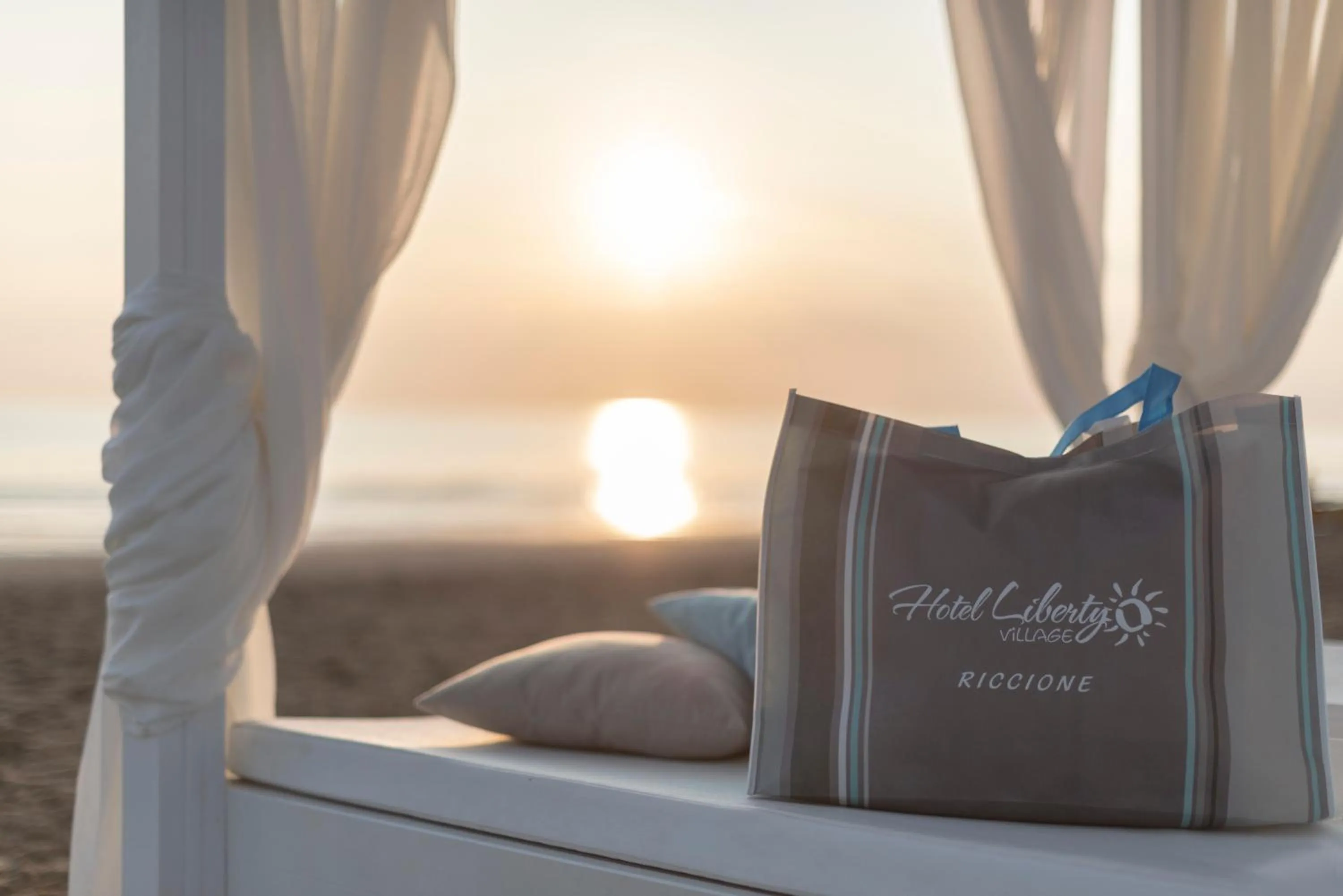 Beach in Hotel Liberty Beach - Parking & Beach