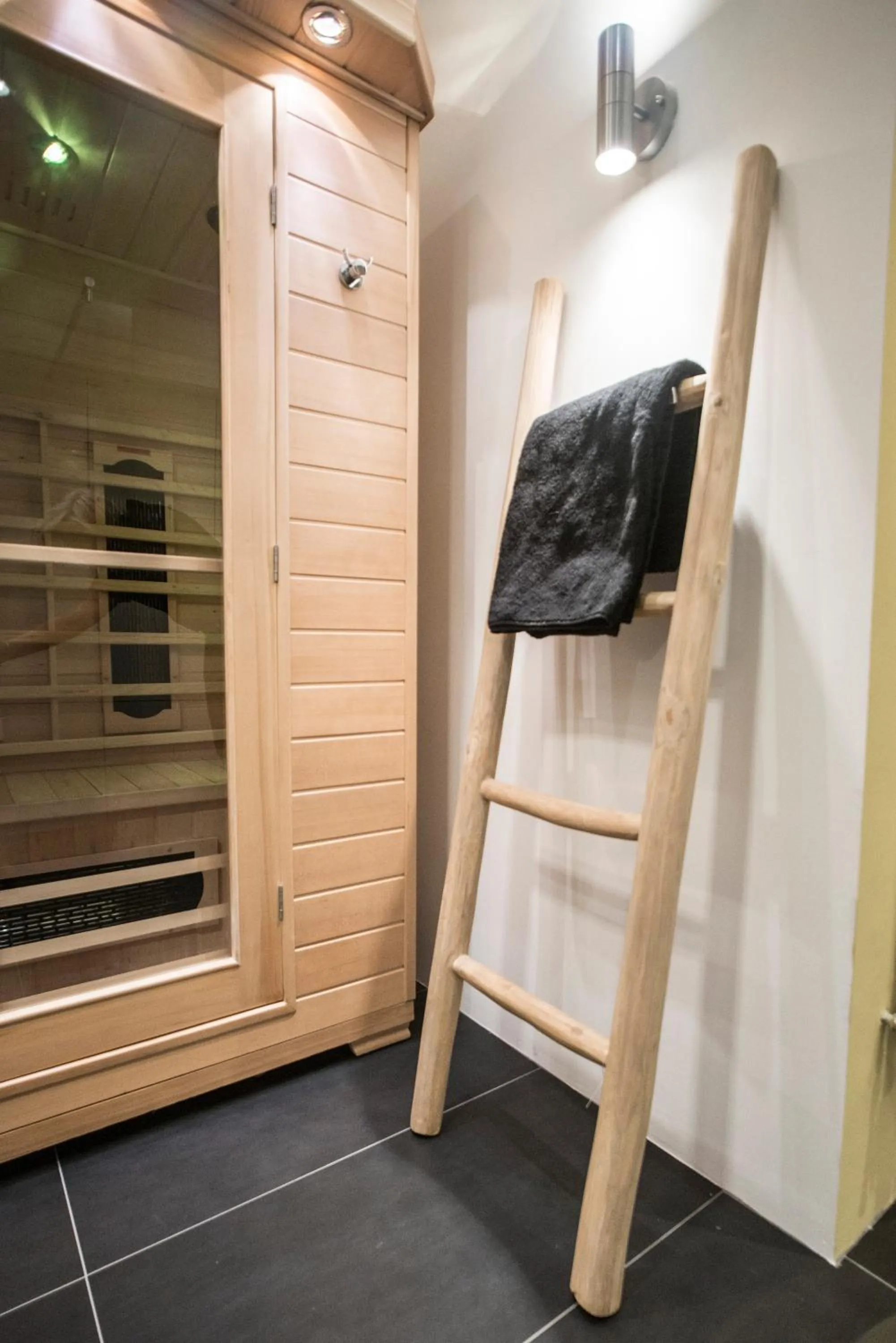 Bathroom in Amsterdam House of Arts & Crafts