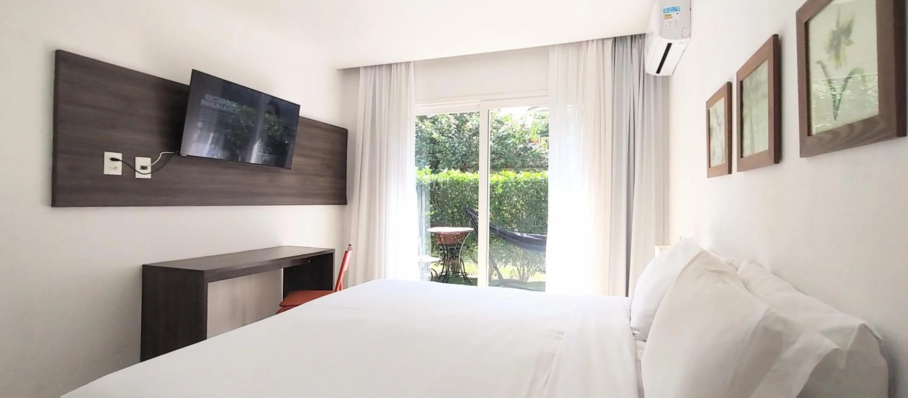 TV and multimedia, Bed in Parador Búzios Boutique Hotel