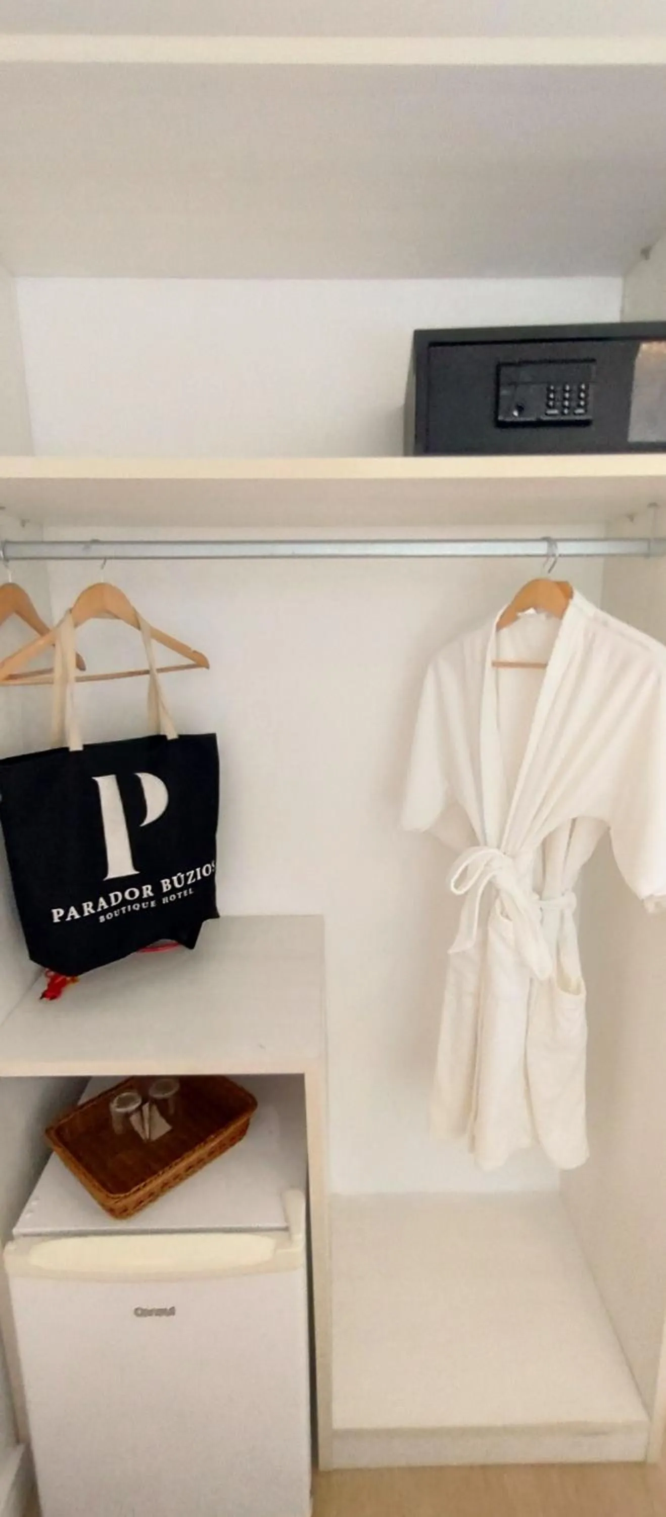 wardrobe in Parador Búzios Boutique Hotel