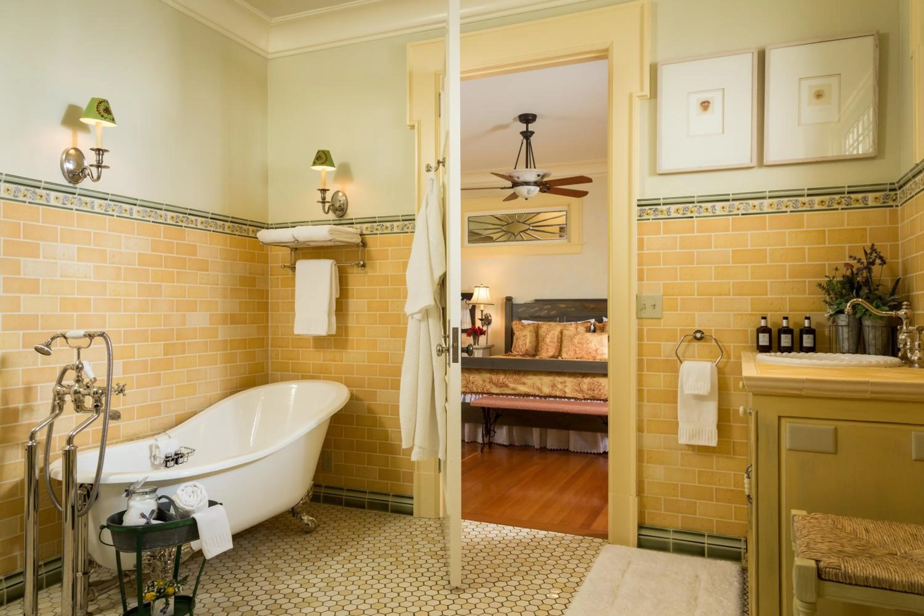 Bed in The Inn at Abeja