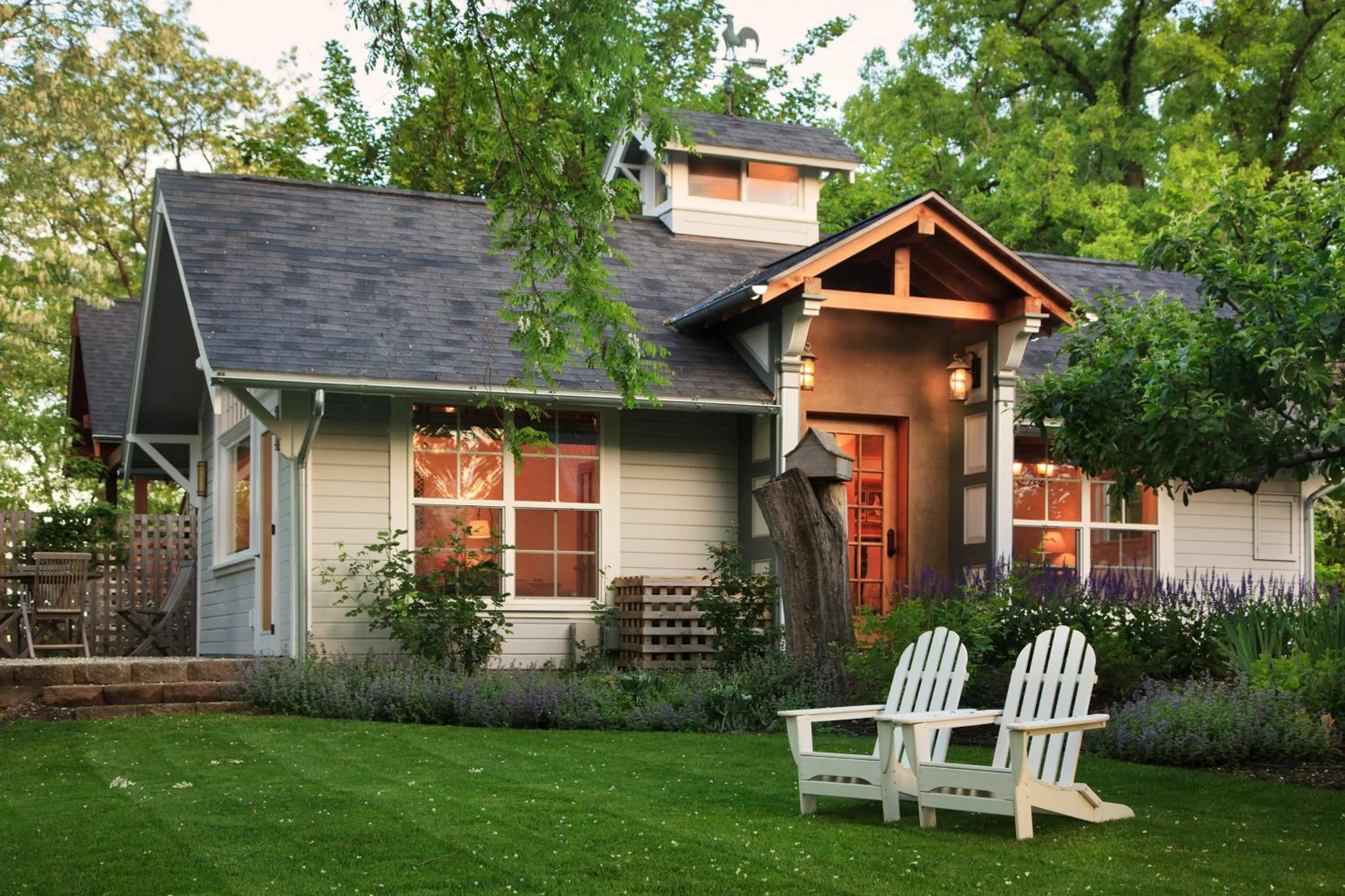 Facade/entrance in The Inn at Abeja