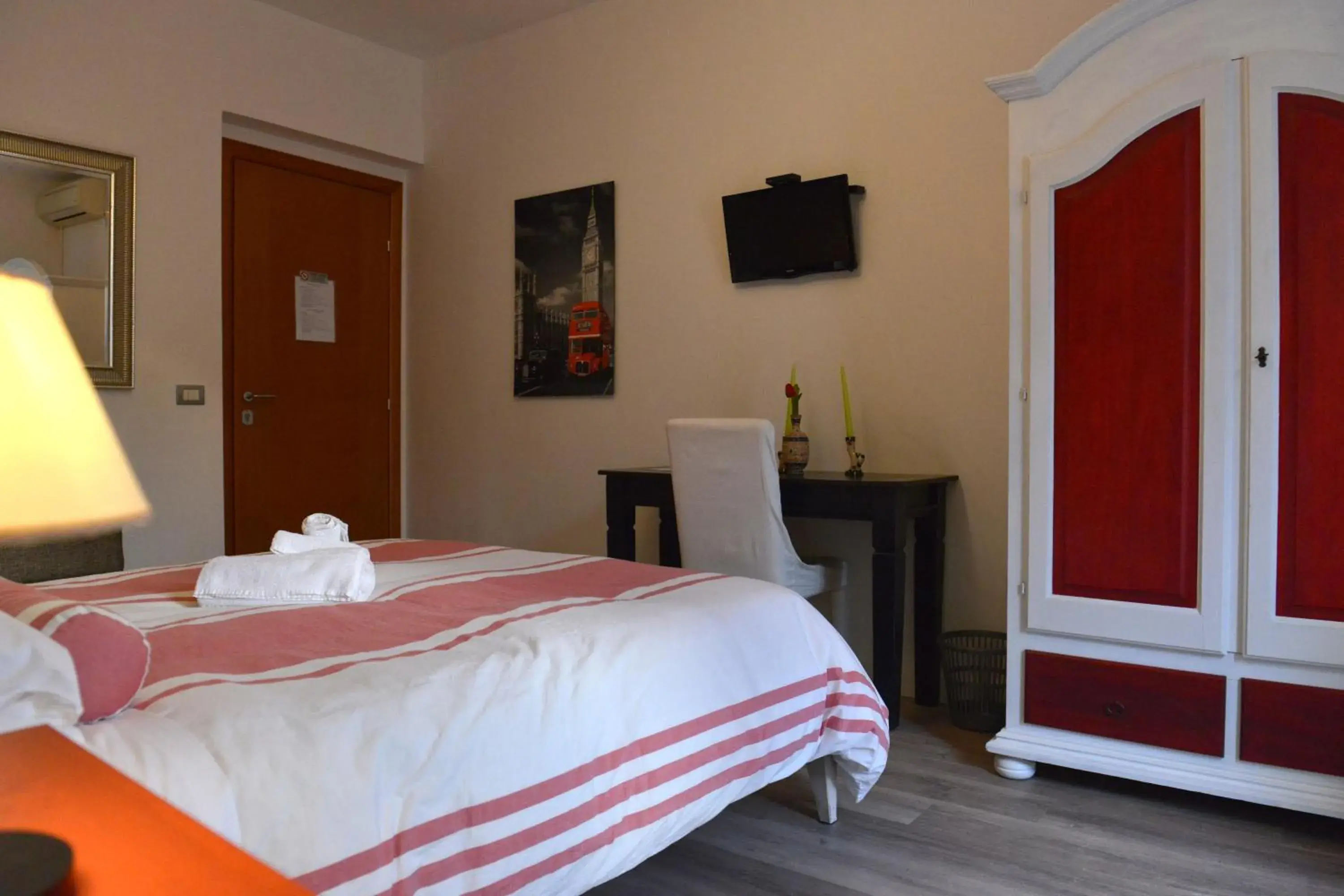 Double or Twin Room in Residenza Del Turista Double or Twin Room in Residenza Del Turista