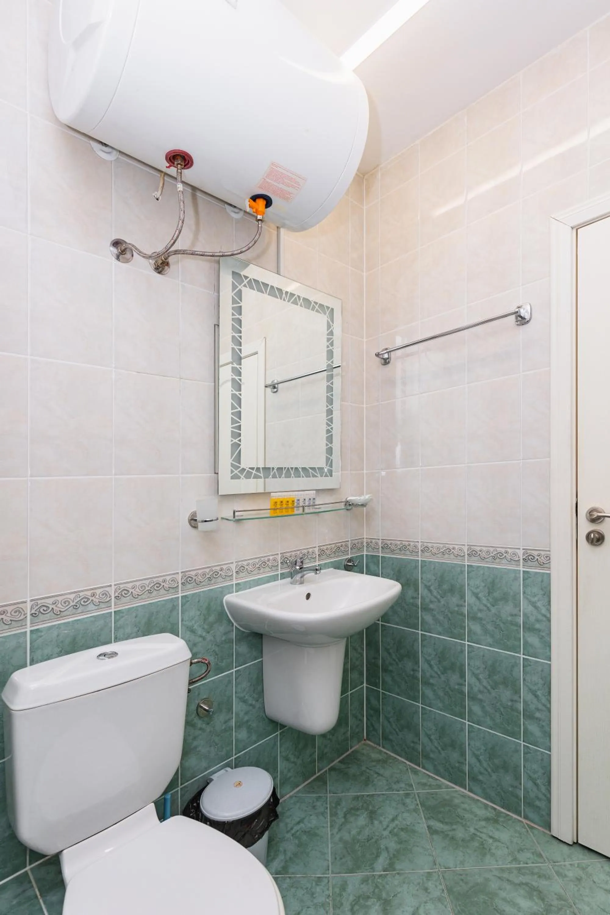 Shower in Favorit Aparthotel