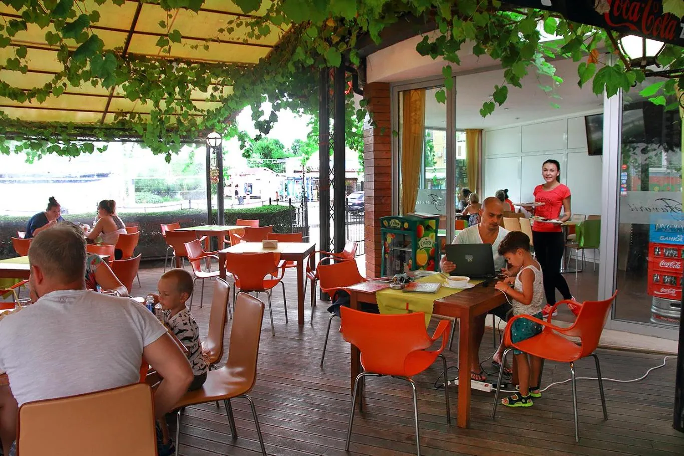 Restaurant/places to eat in Favorit Aparthotel