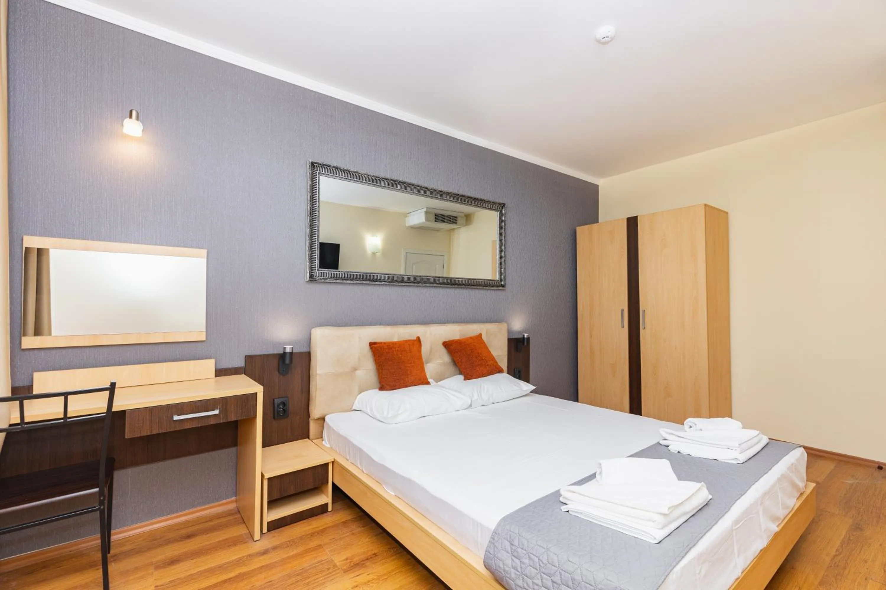 TV and multimedia, Bed in Favorit Aparthotel