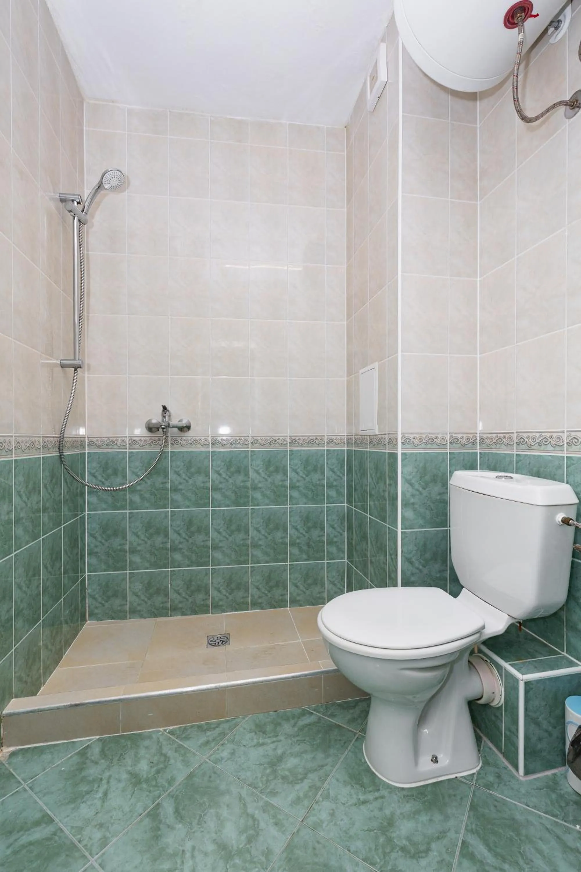 Shower in Favorit Aparthotel