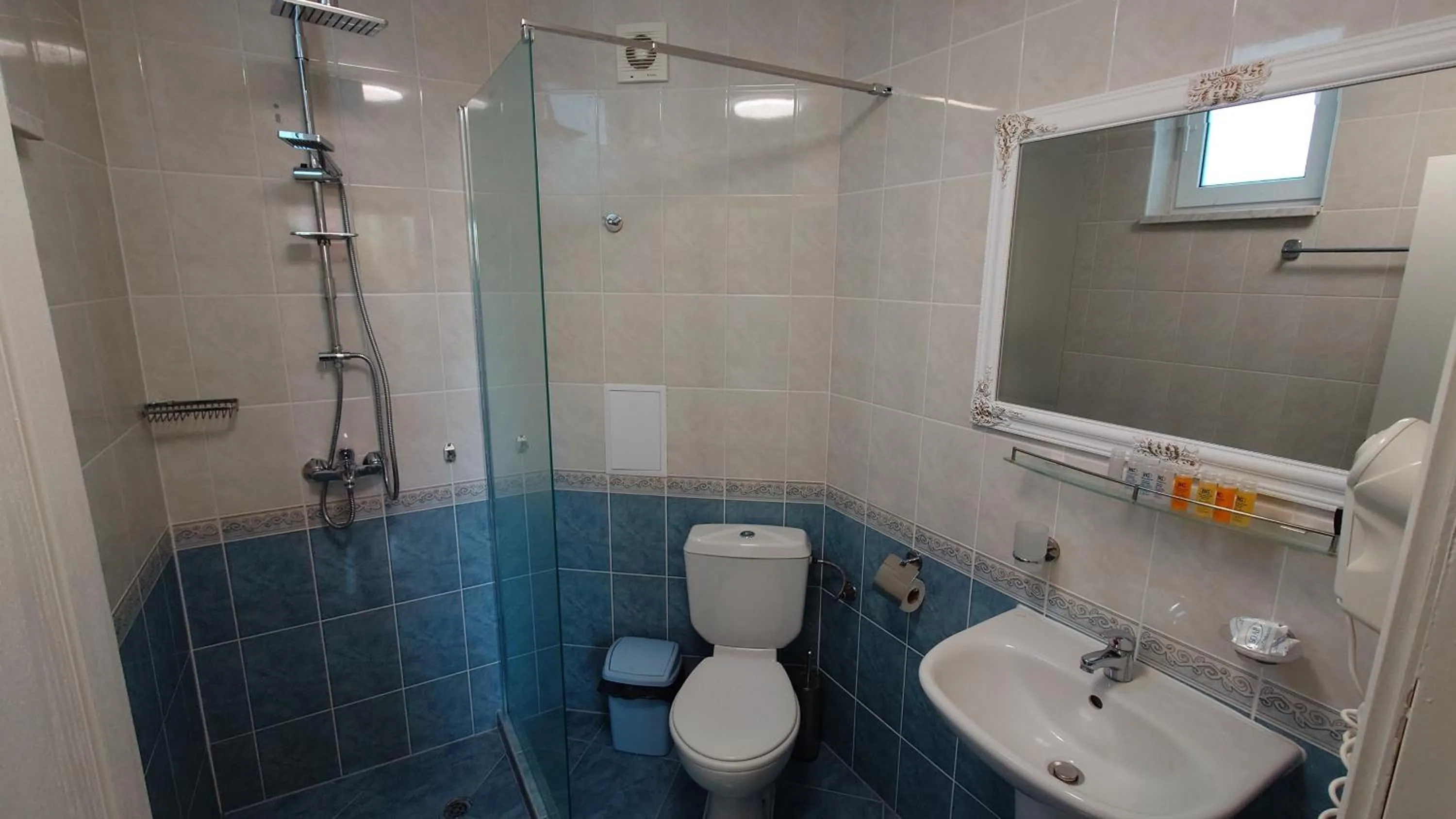 Shower in Favorit Aparthotel