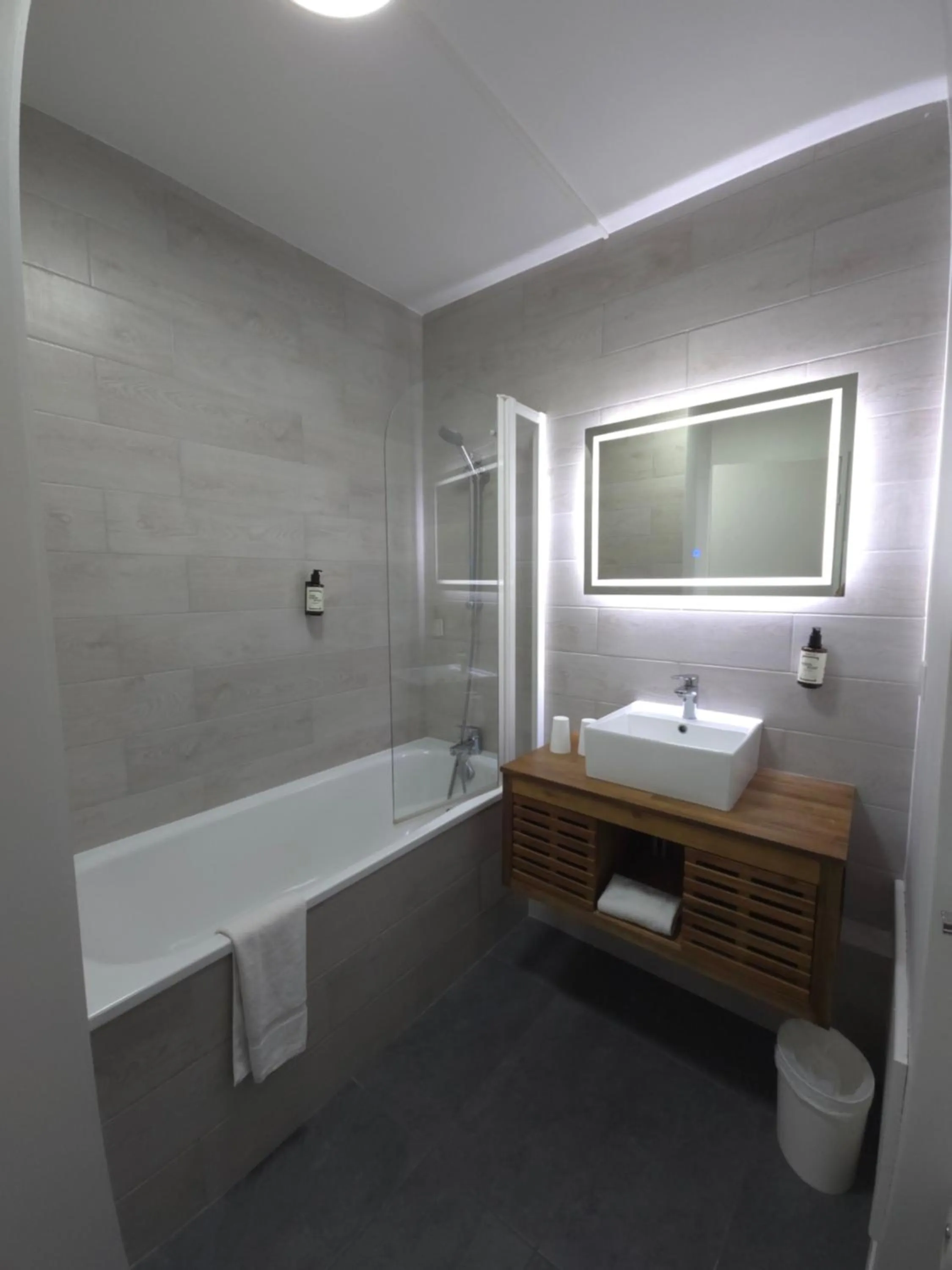 Bathroom in Best Western Hôtel Le Sud