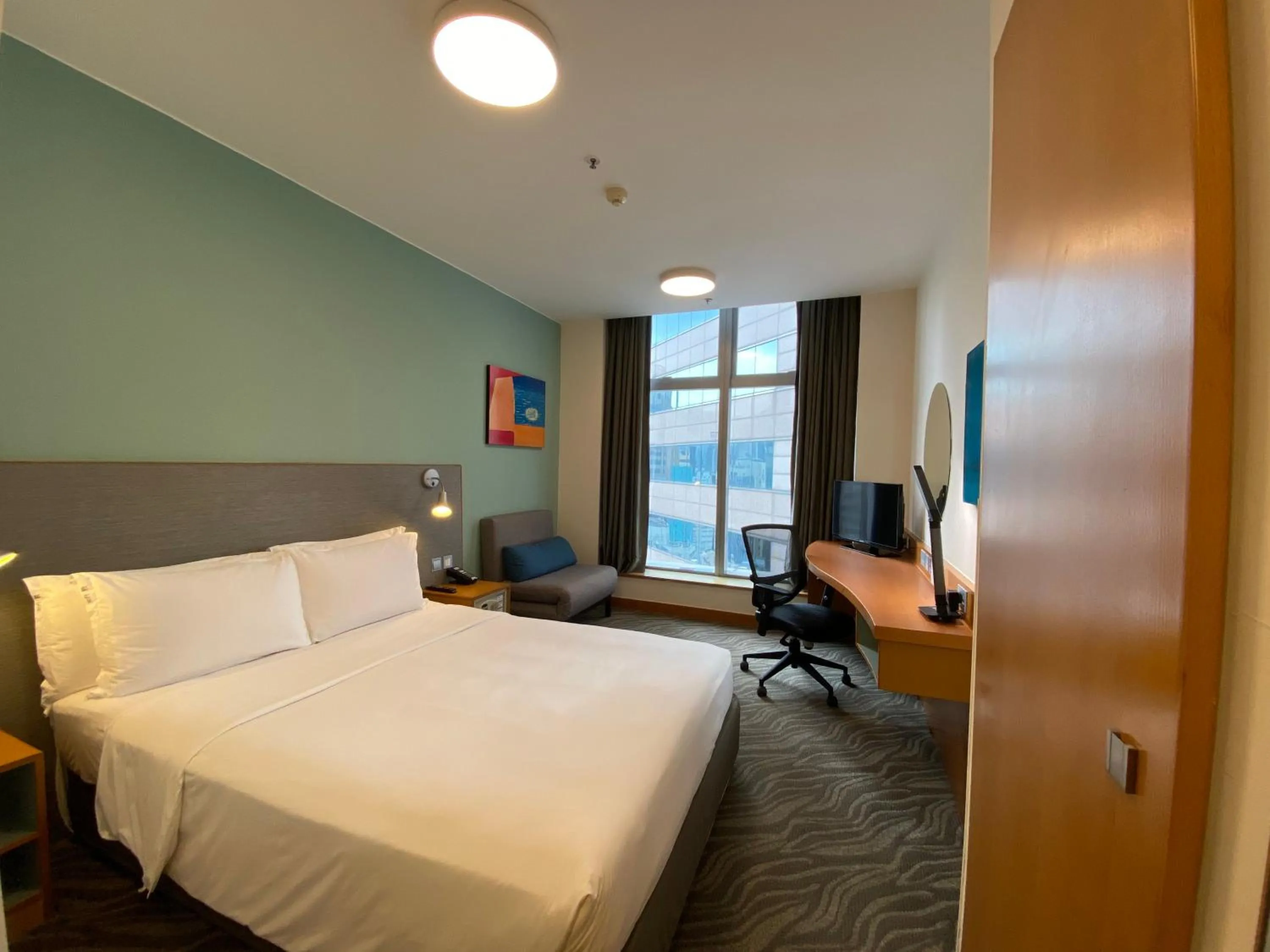 Photo of the whole room, Bed in Holiday Inn Express Hong Kong Causeway Bay, an IHG Hotel