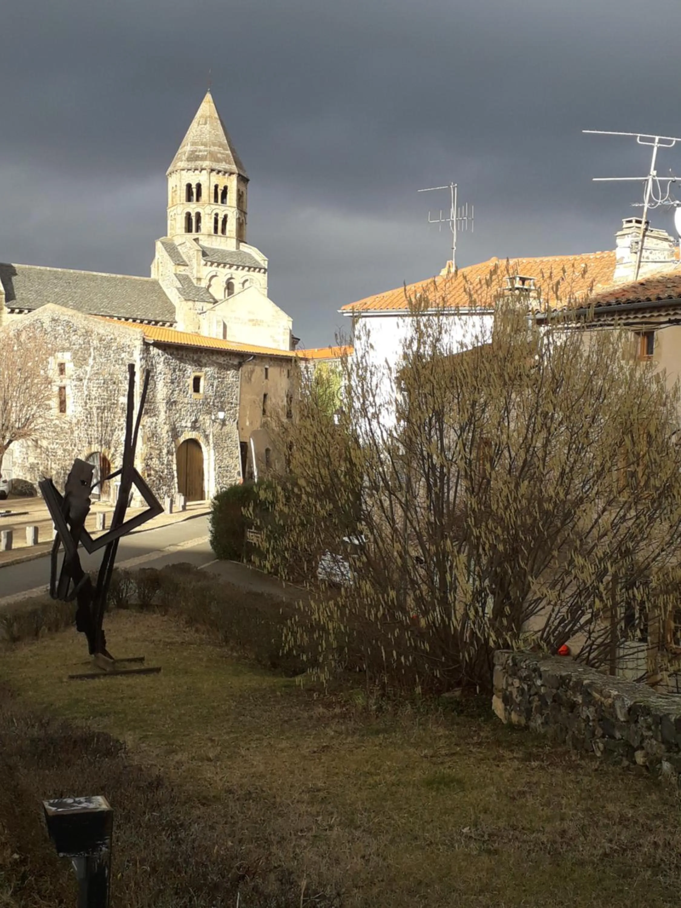 Nearby landmark in The Originals Access, Hôtel Clermont-Ferrand Nord