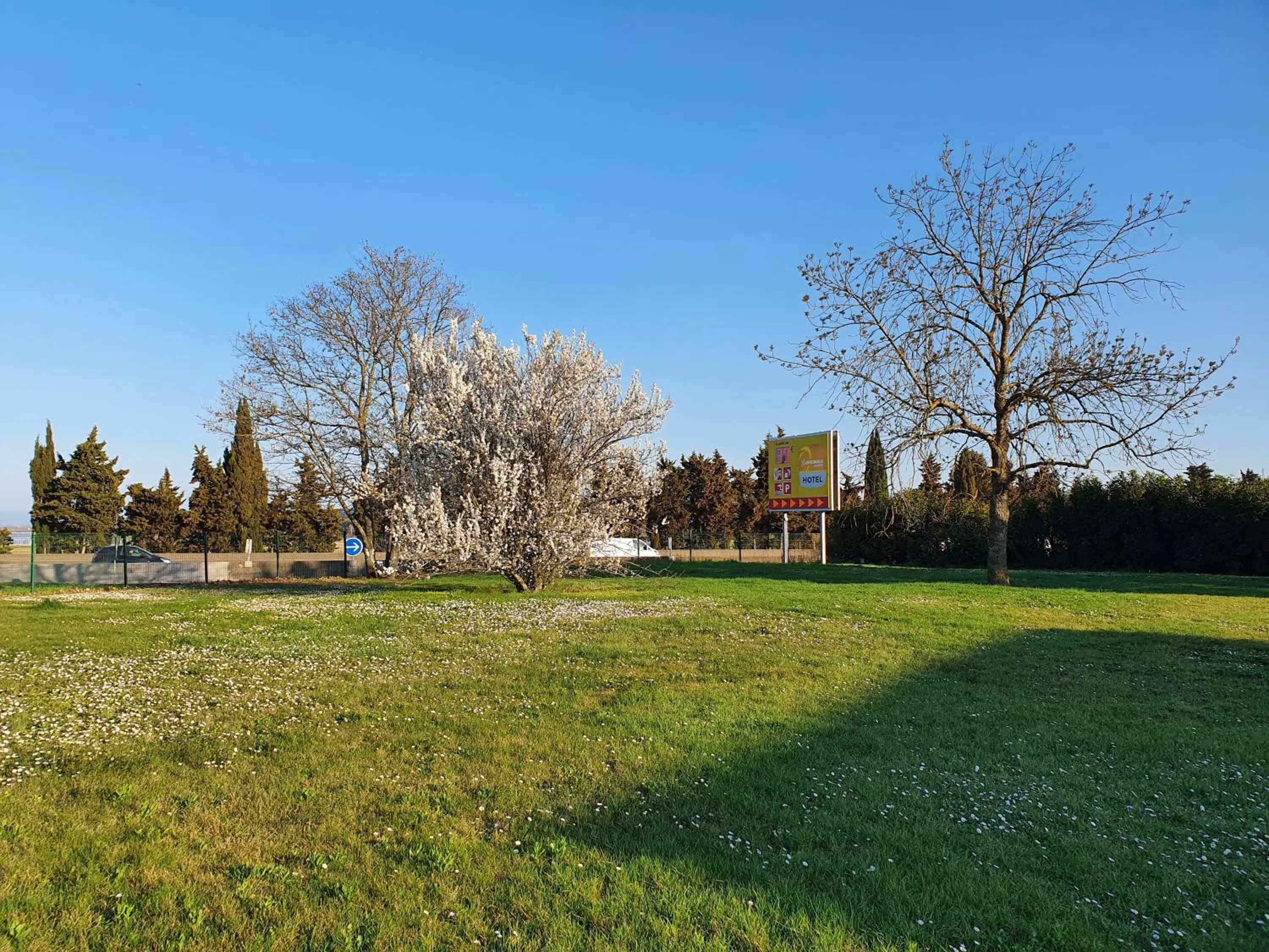 Garden in The Originals Access, Hôtel Clermont-Ferrand Nord