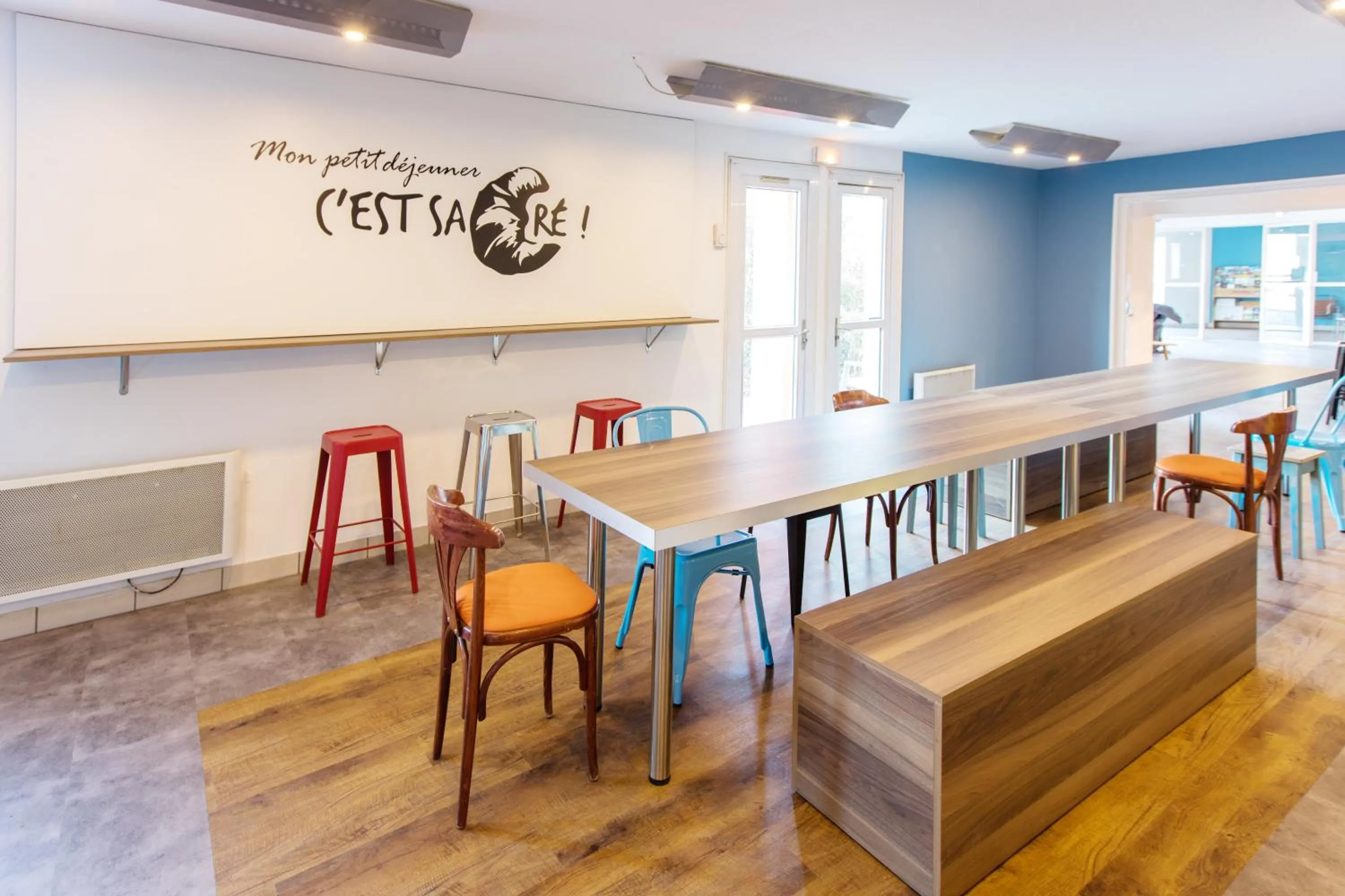 Lobby or reception in The Originals Access, Hôtel Clermont-Ferrand Nord