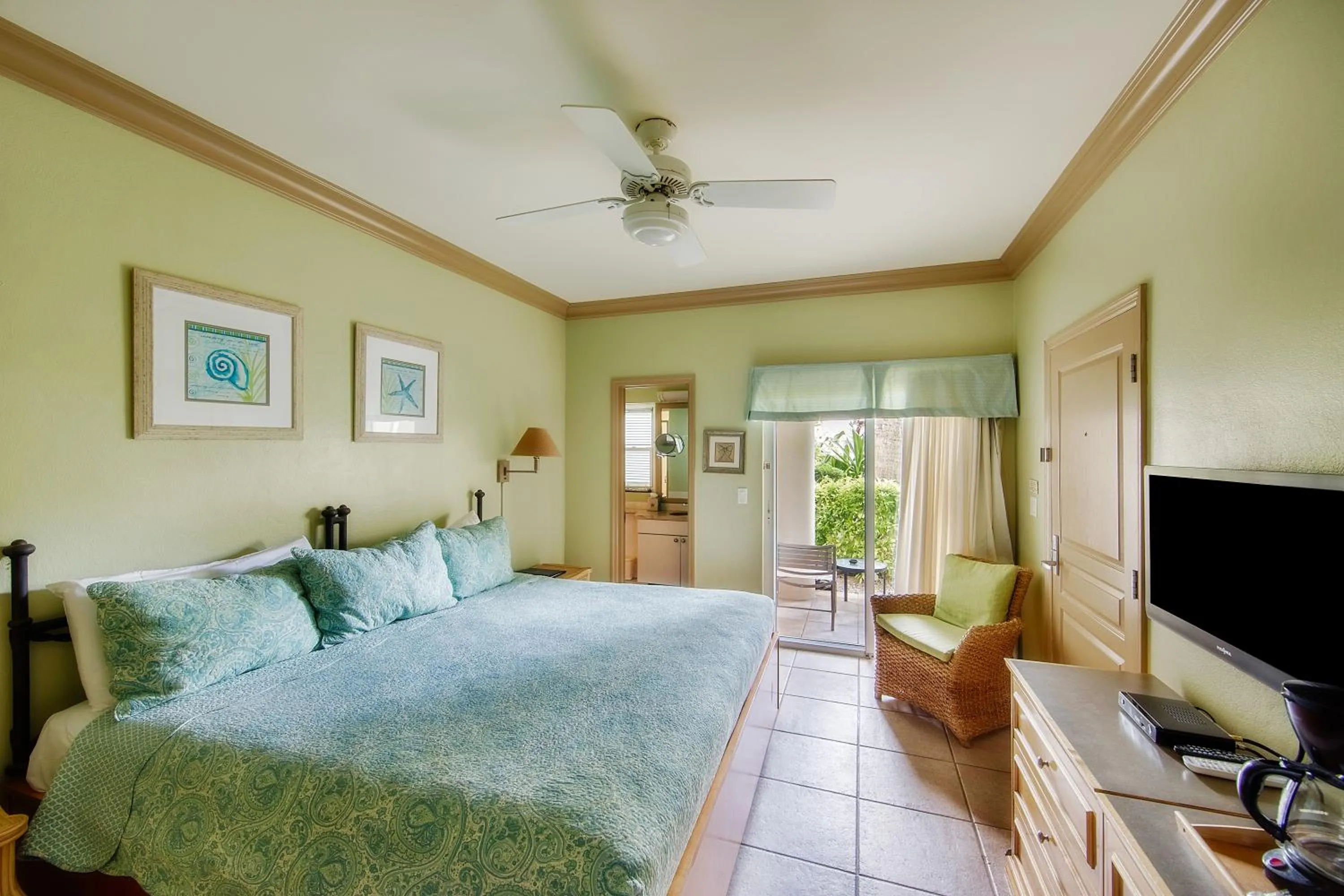 Bedroom, Bed in Coral Gardens on Grace Bay