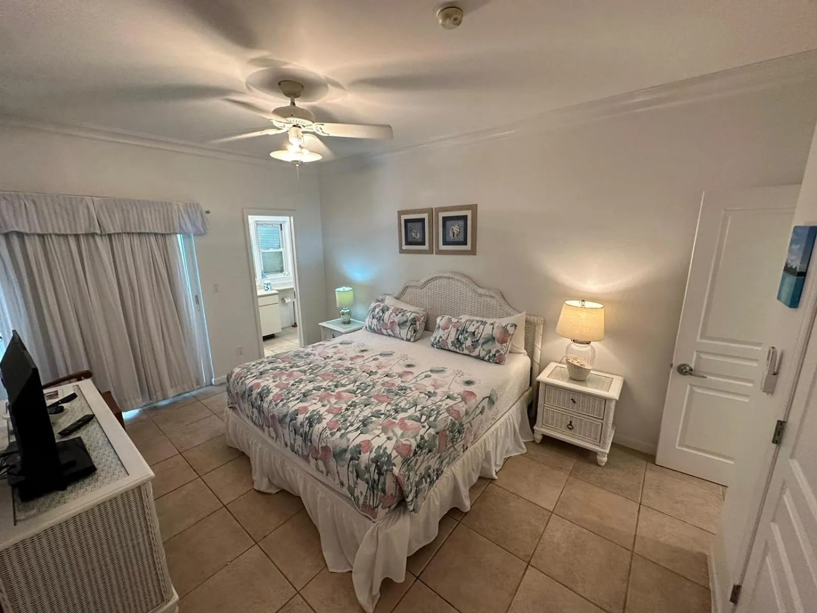 Bed in Coral Gardens on Grace Bay