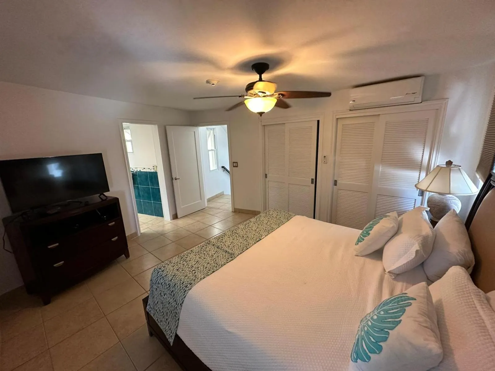 Bed in Coral Gardens on Grace Bay