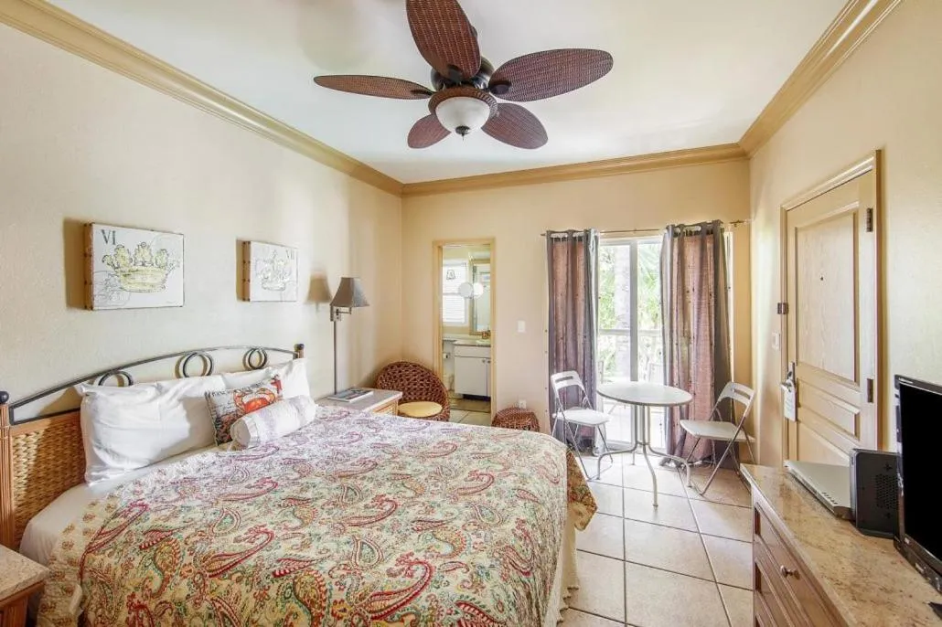 Bedroom, Bed in Coral Gardens on Grace Bay