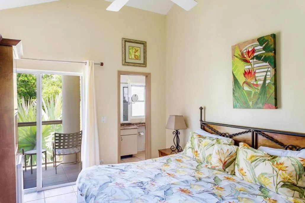 Bedroom, Bed in Coral Gardens on Grace Bay
