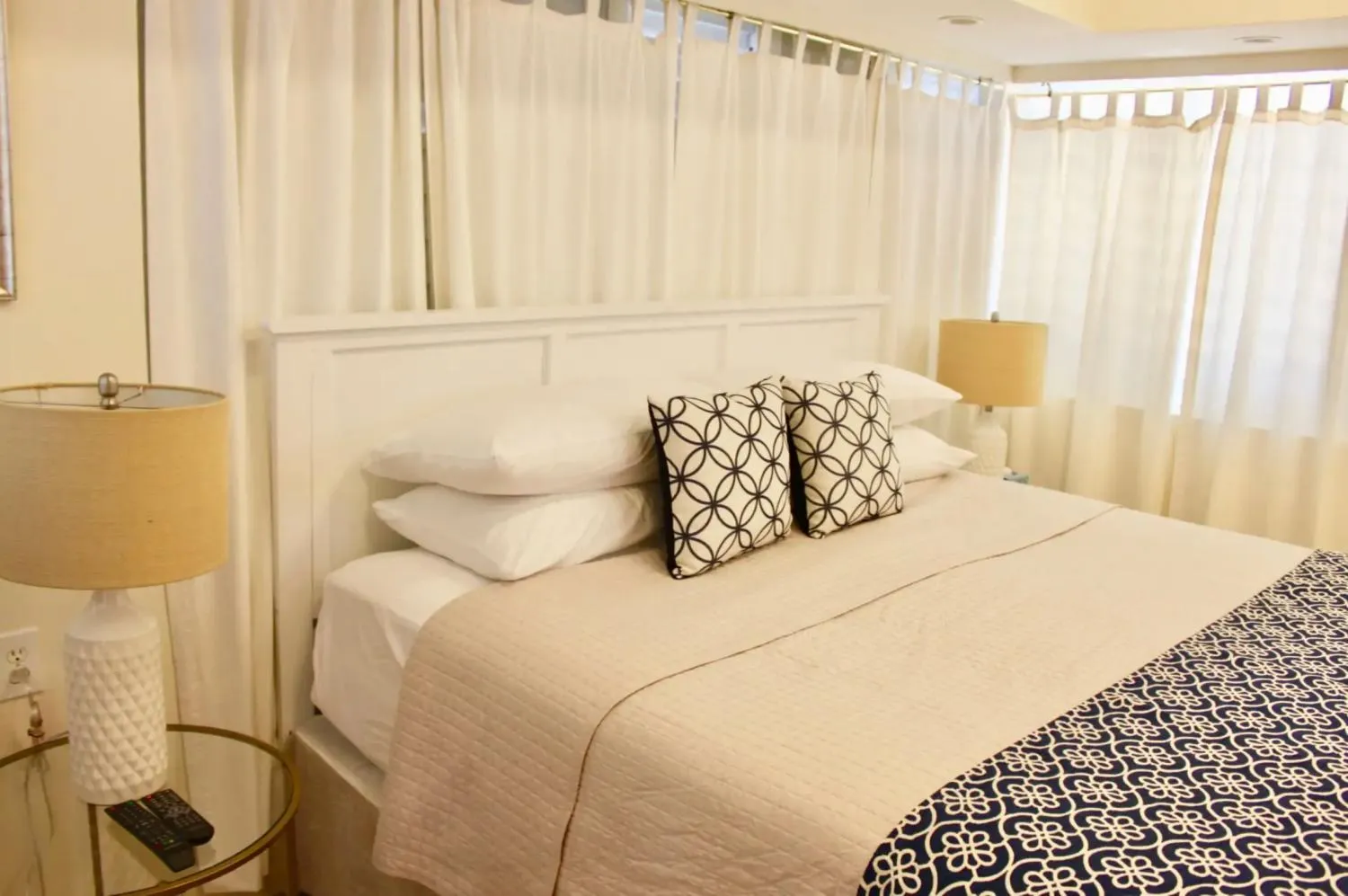 Bedroom, Bed in Coral Gardens on Grace Bay