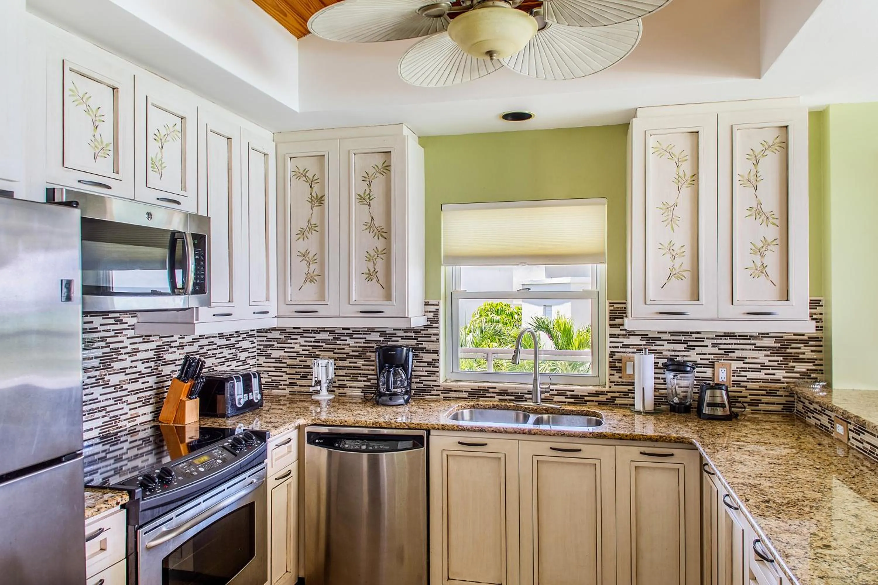 Kitchen or kitchenette in Coral Gardens on Grace Bay