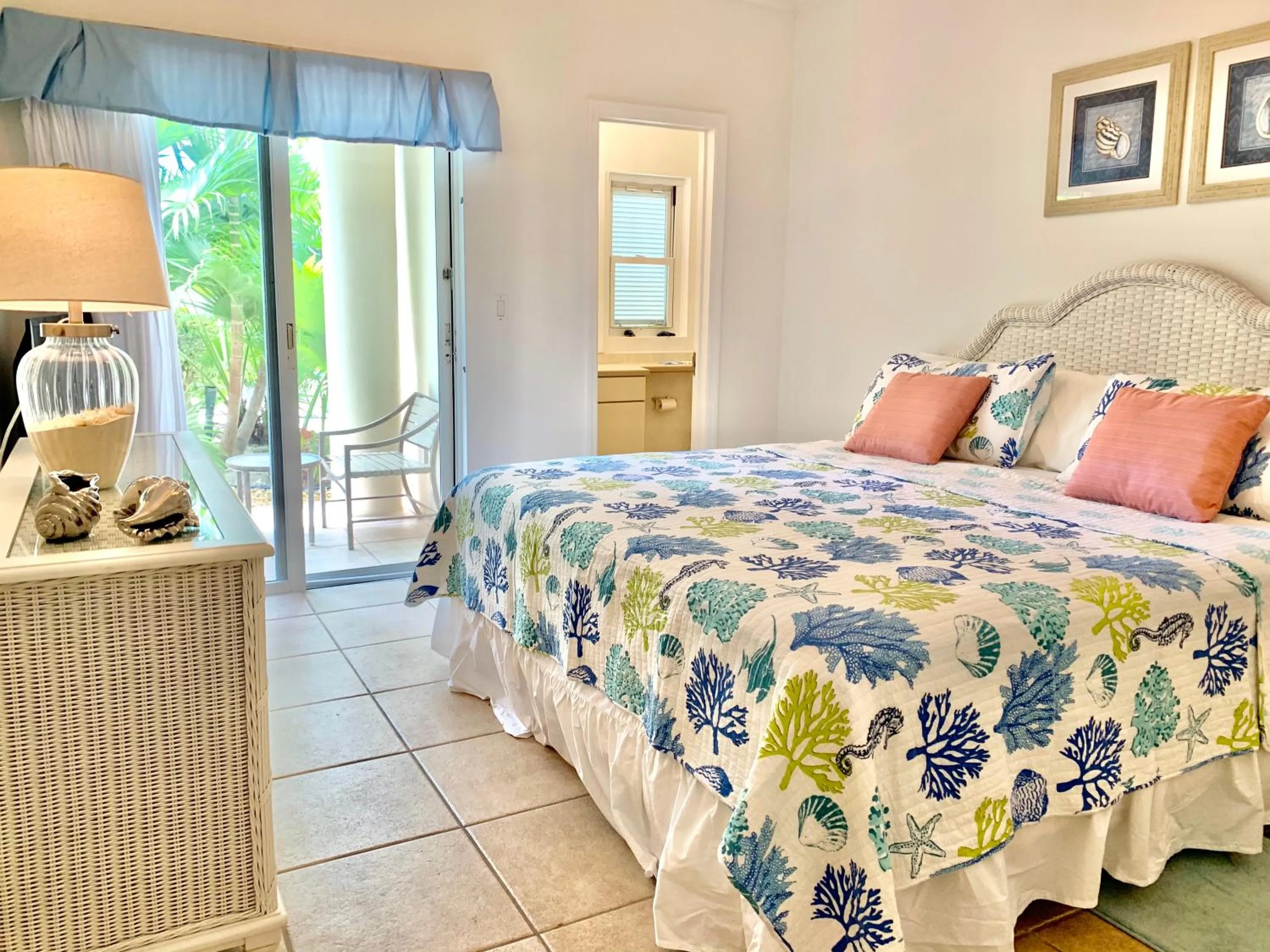 Bed in Coral Gardens on Grace Bay