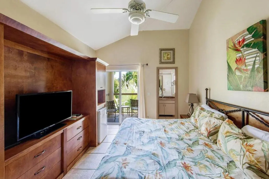 Bedroom, Bed in Coral Gardens on Grace Bay
