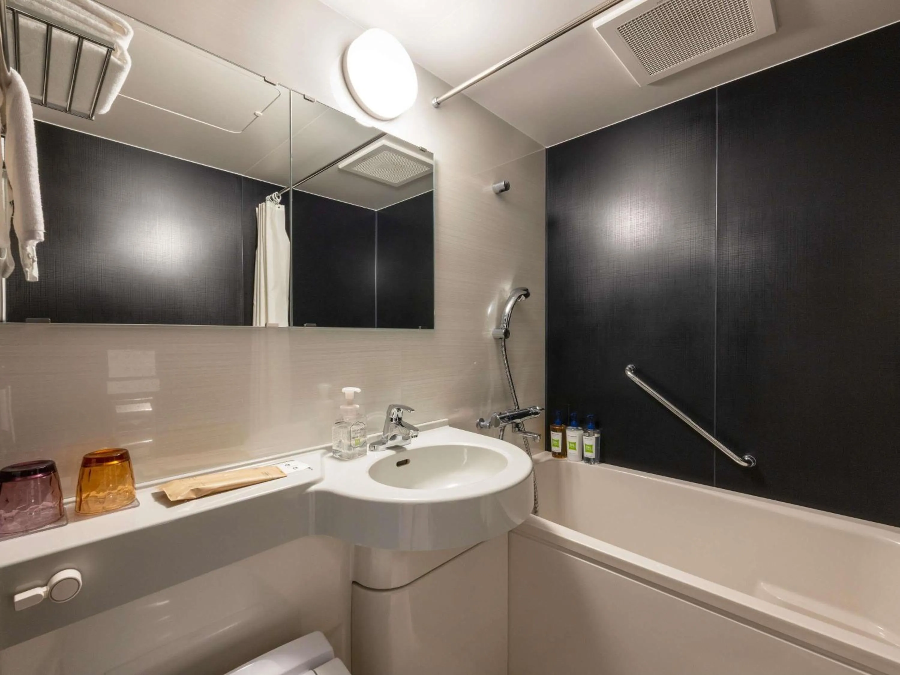 Bedroom in ibis Styles Tokyo Ginza East